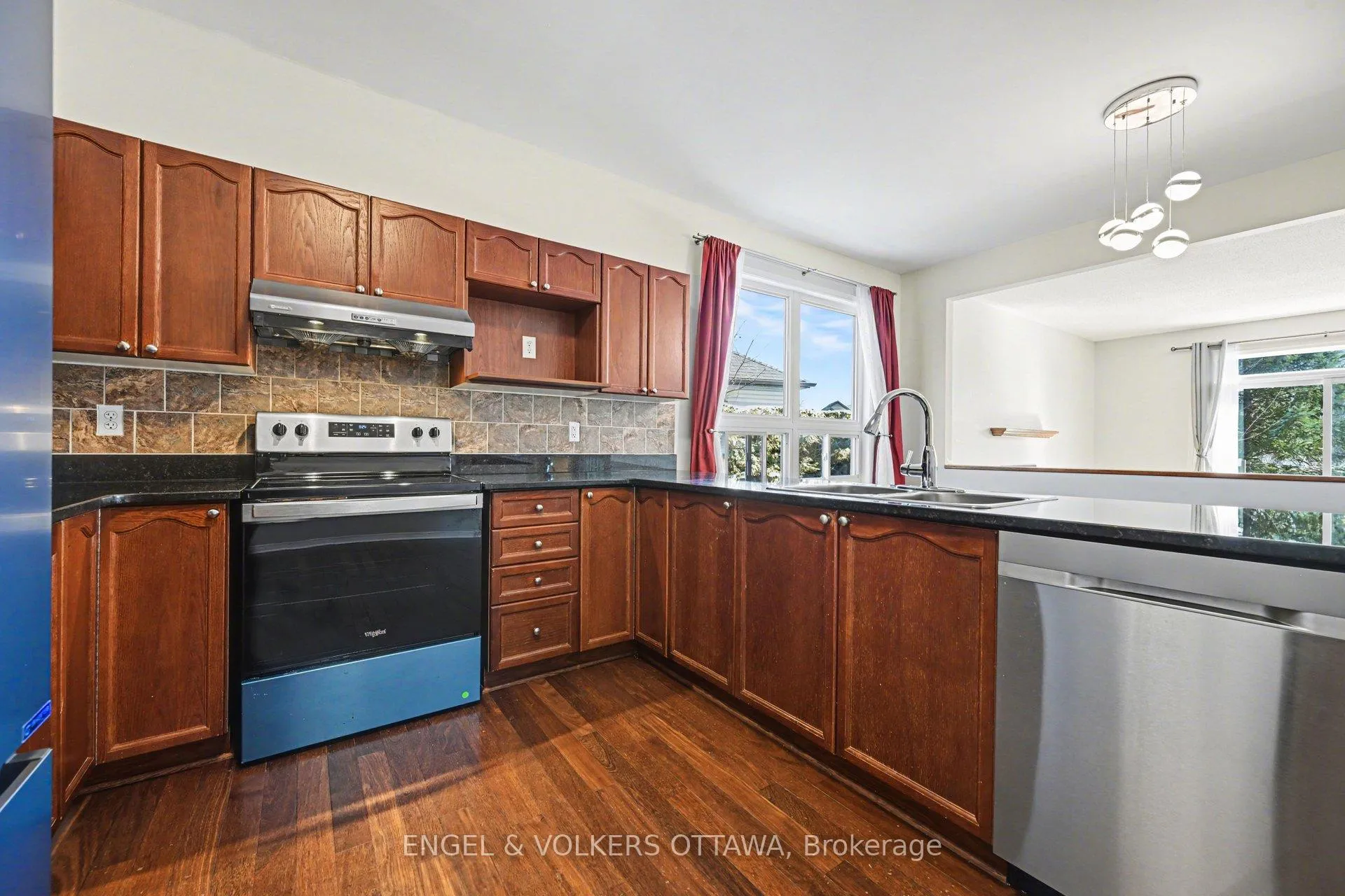 Photo 10 of 352 West Ridge Drive, Ottawa, Stittsville (South) — HOMEH