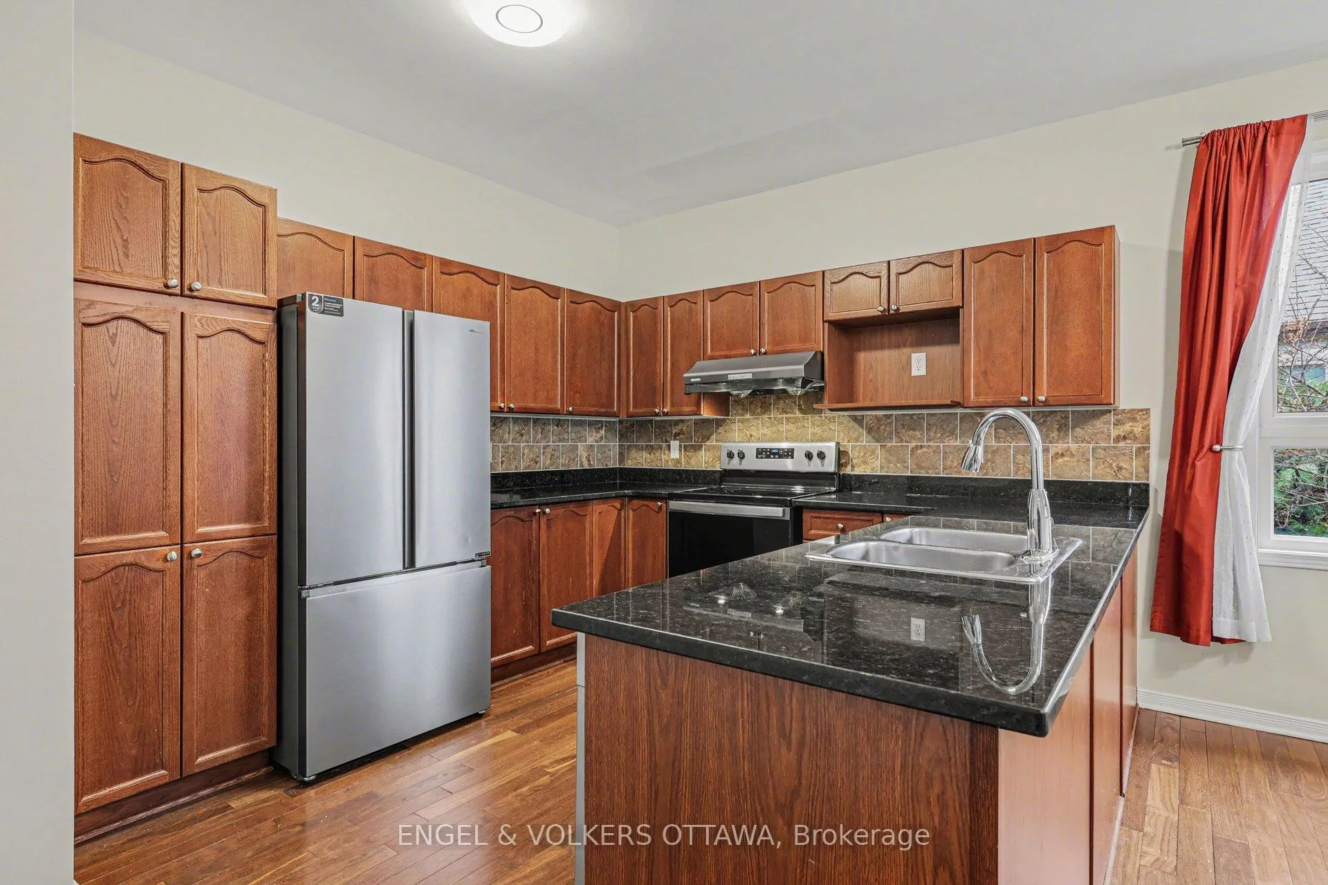 Photo 11 of 352 West Ridge Drive, Ottawa, Stittsville (South) — HOMEH