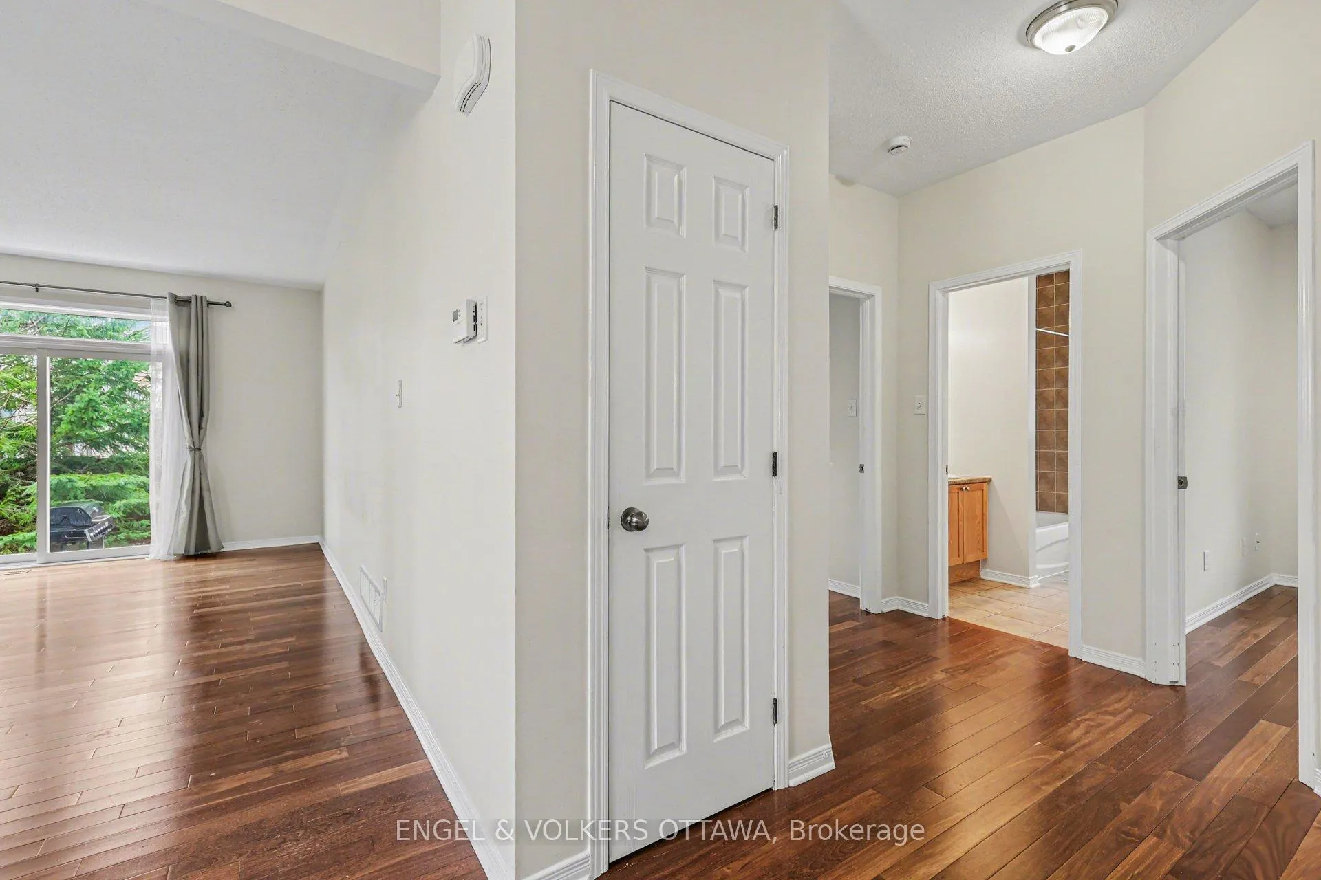 Photo 17 of 352 West Ridge Drive, Ottawa, Stittsville (South) — HOMEH