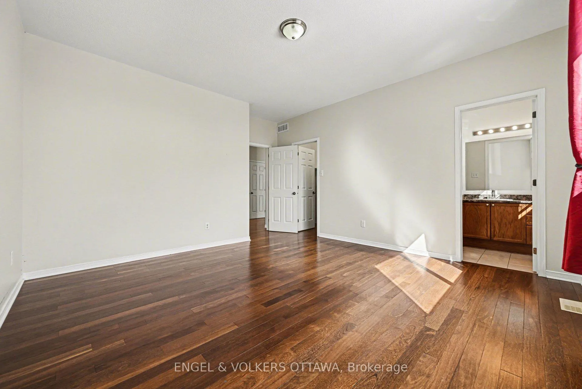 Photo 19 of 352 West Ridge Drive, Ottawa, Stittsville (South) — HOMEH