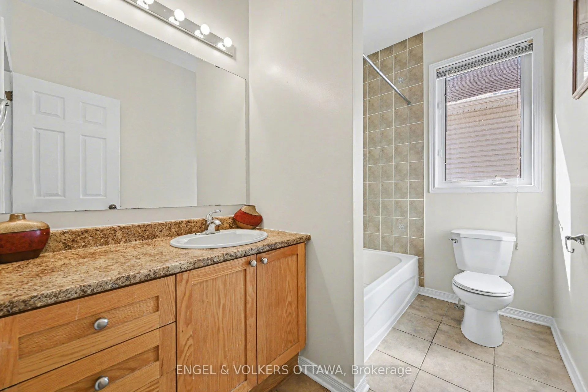Photo 22 of 352 West Ridge Drive, Ottawa, Stittsville (South) — HOMEH