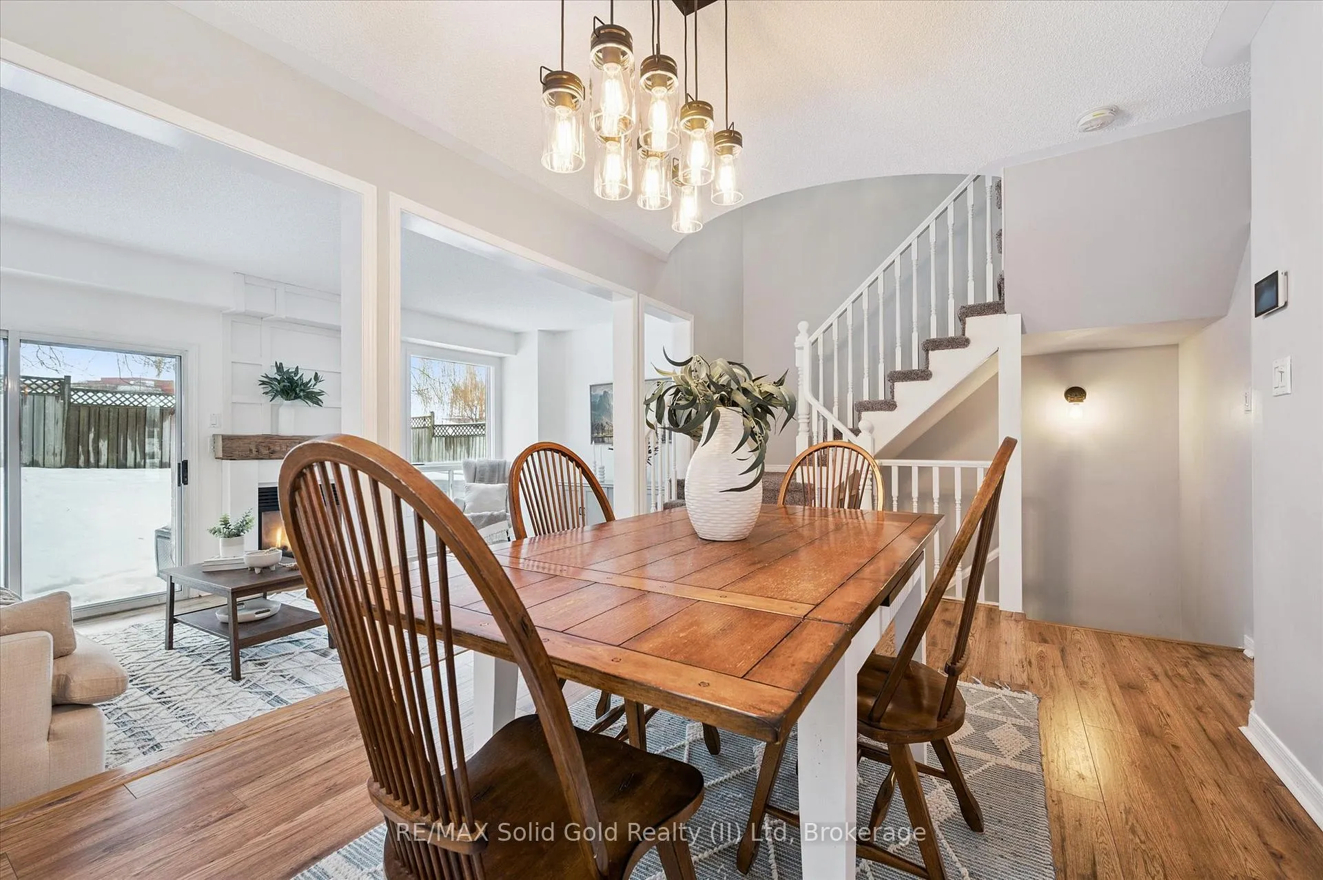 Photo 5 of 4 Northmanor Crescent, Waterloo — HOMEH