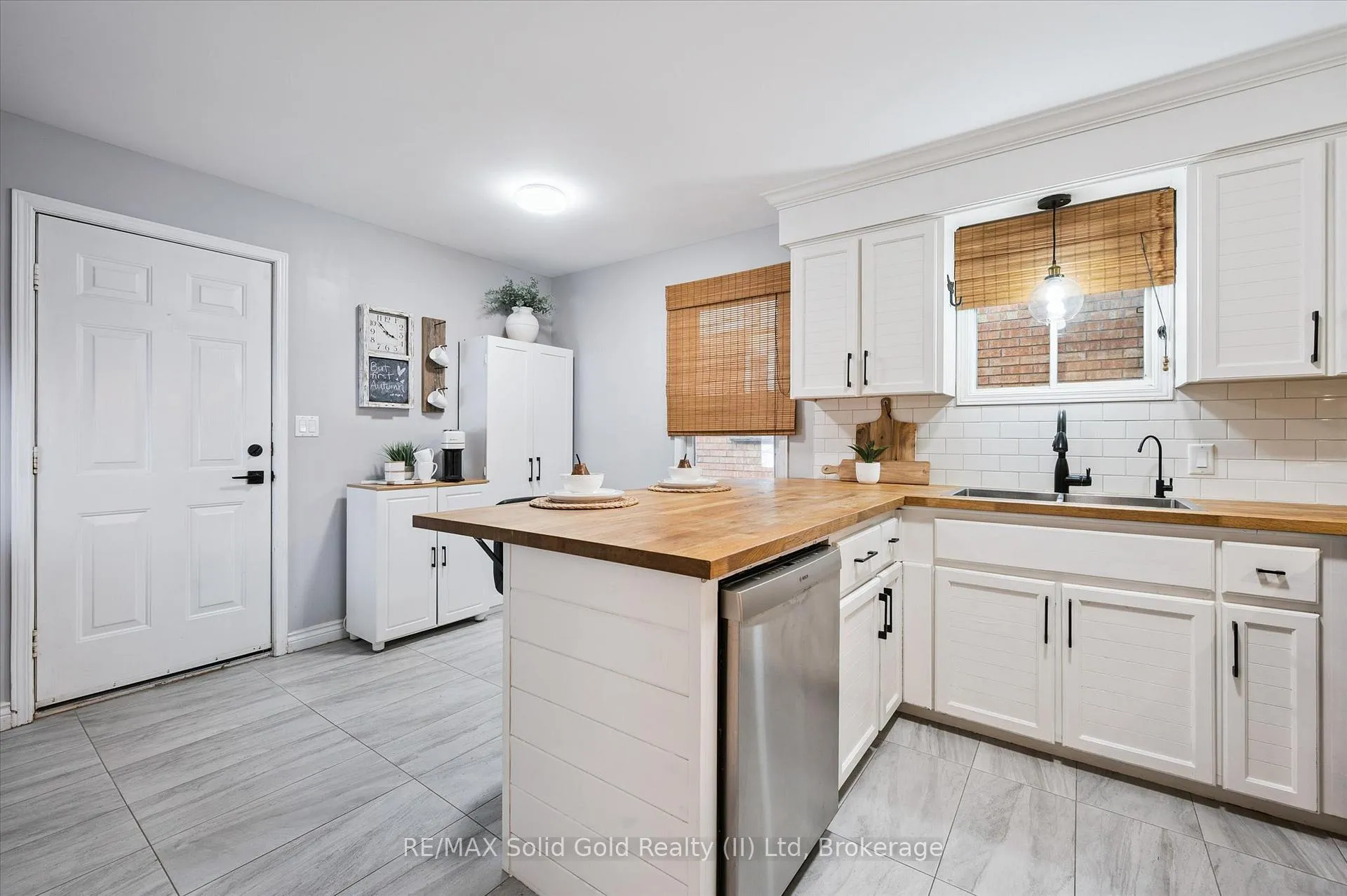 Photo 10 of 4 Northmanor Crescent, Waterloo — HOMEH