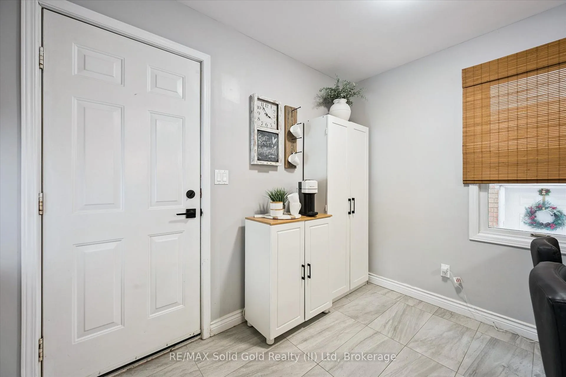 Photo 11 of 4 Northmanor Crescent, Waterloo — HOMEH