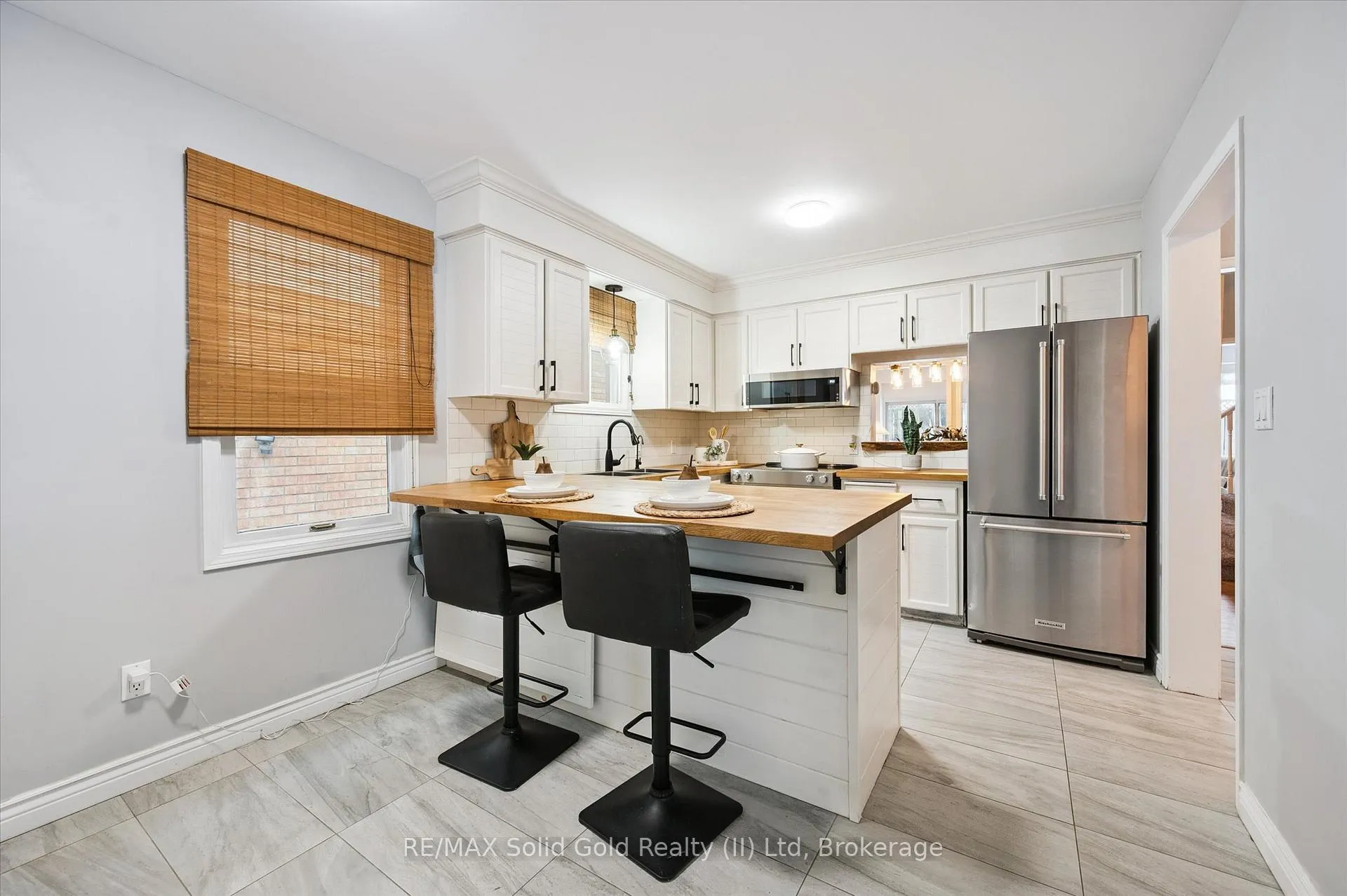 Photo 12 of 4 Northmanor Crescent, Waterloo — HOMEH