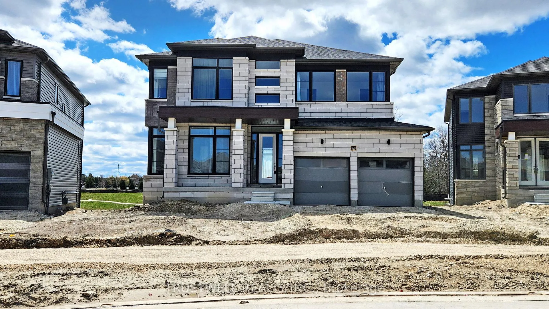 Photo 1 of 178 Rosanne Circle, Wasaga Beach — HOMEH