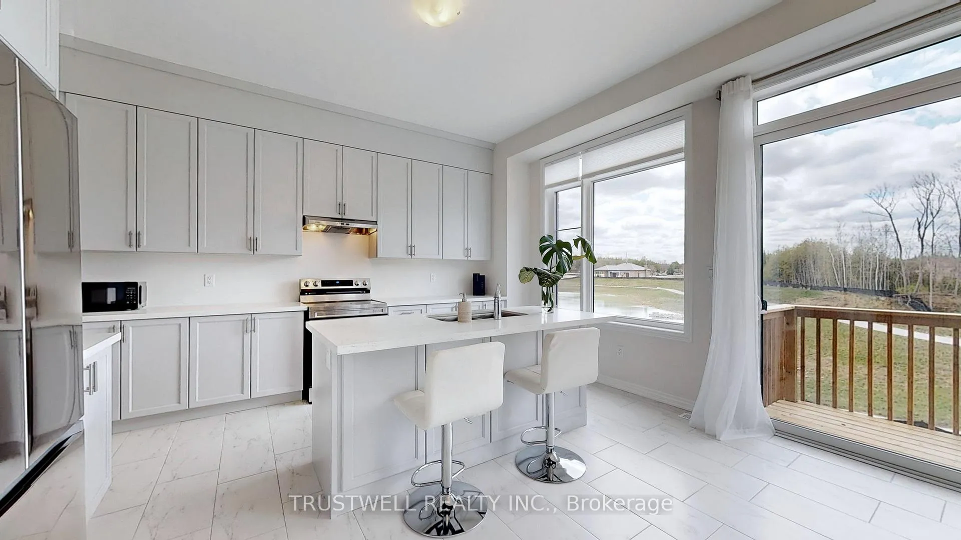 Photo 7 of 178 Rosanne Circle, Wasaga Beach — HOMEH