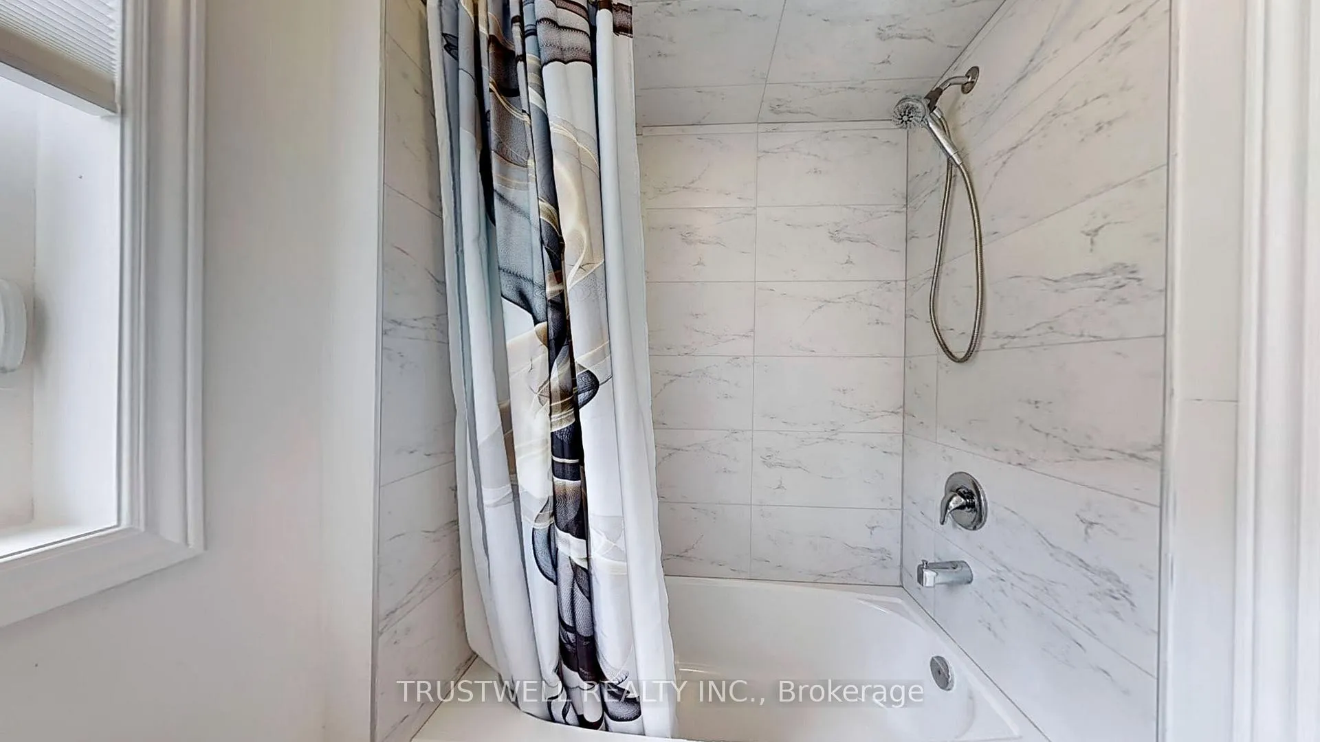 Photo 25 of 178 Rosanne Circle, Wasaga Beach — HOMEH