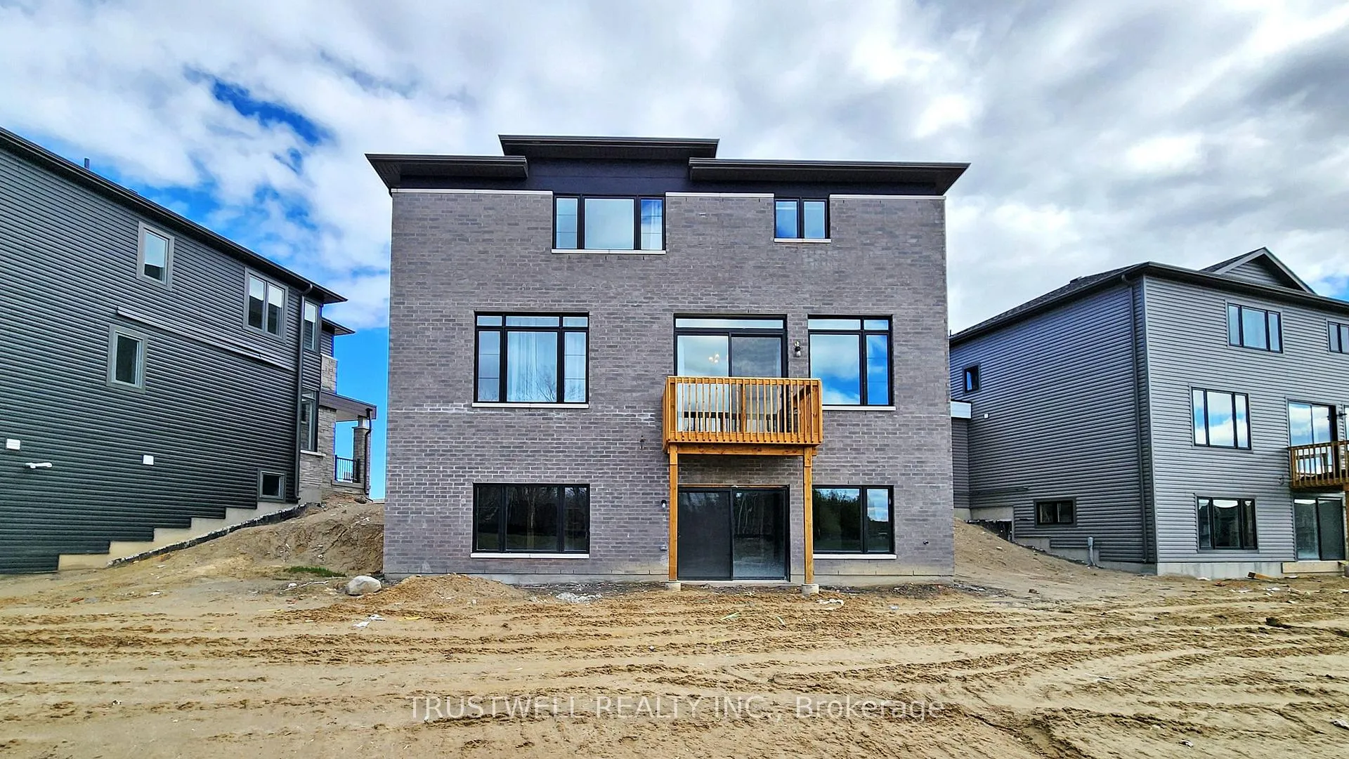 Photo 32 of 178 Rosanne Circle, Wasaga Beach — HOMEH