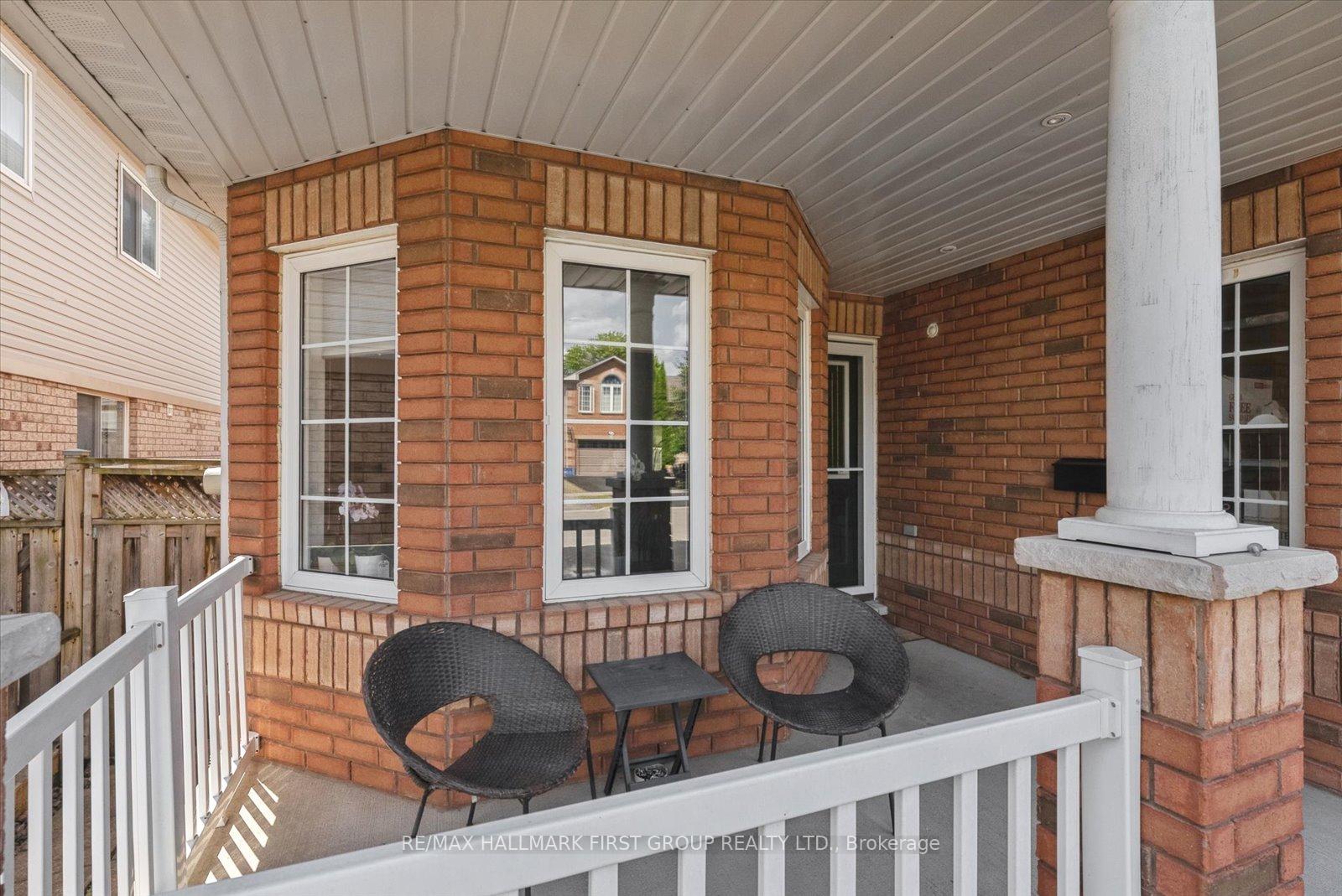 Photo 3 of 41 Marchwood Crescent, Clarington, Bowmanville — HOMEH
