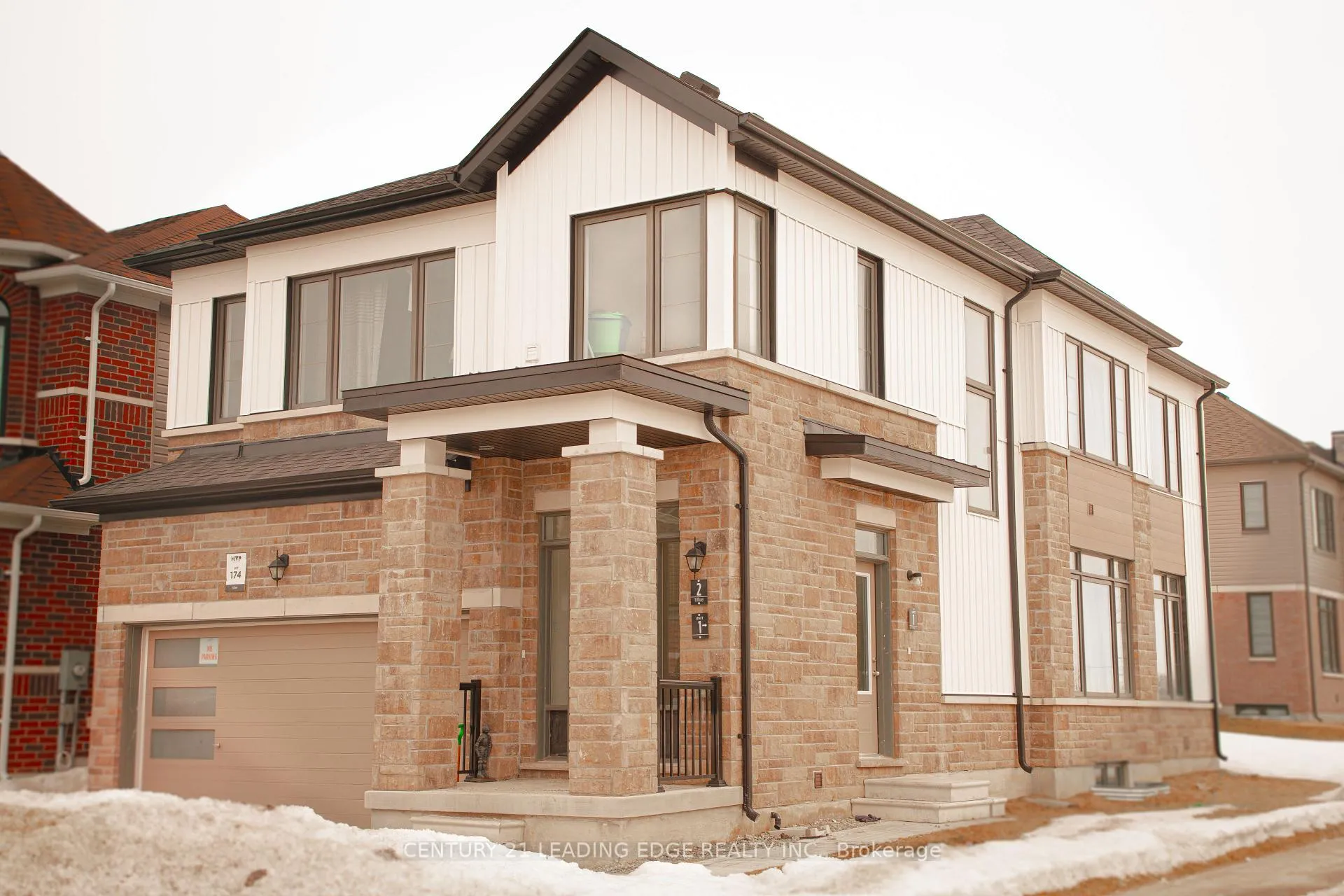 Photo 3 of 2 Ludlow Drive E, Barrie, Rural Barrie Southeast — HOMEH