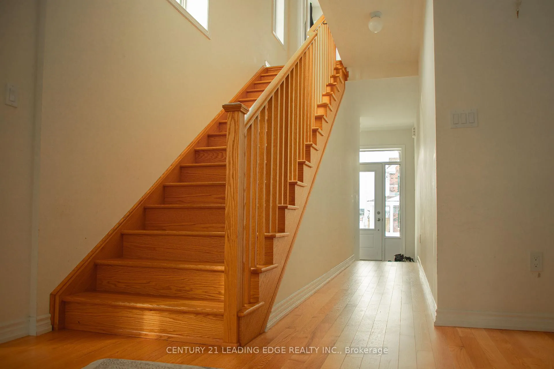 Photo 6 of 2 Ludlow Drive E, Barrie, Rural Barrie Southeast — HOMEH