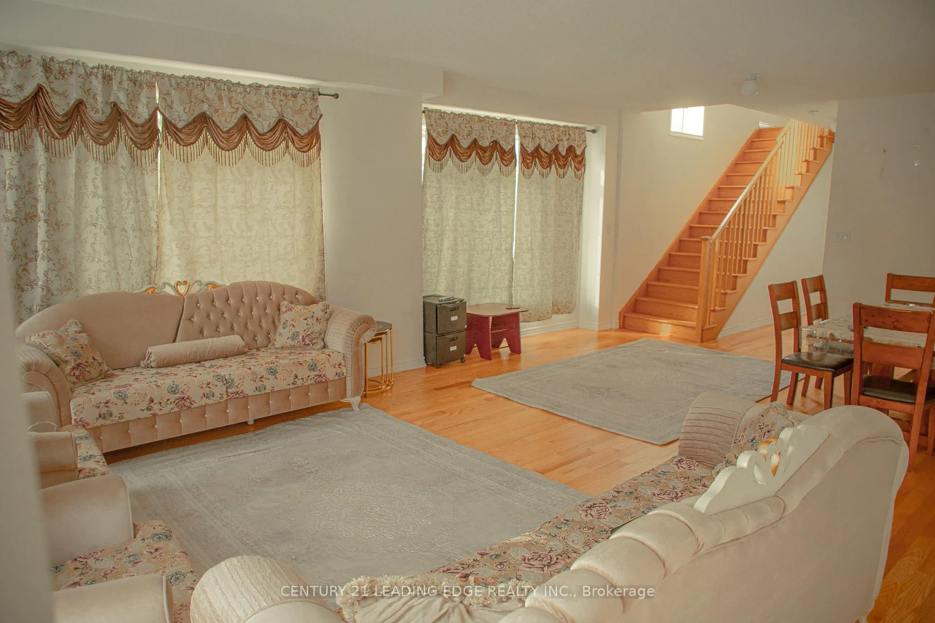 Photo 9 of 2 Ludlow Drive E, Barrie, Rural Barrie Southeast — HOMEH