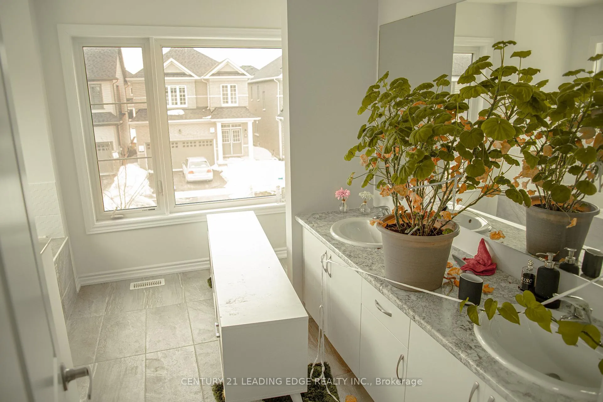 Photo 20 of 2 Ludlow Drive E, Barrie, Rural Barrie Southeast — HOMEH