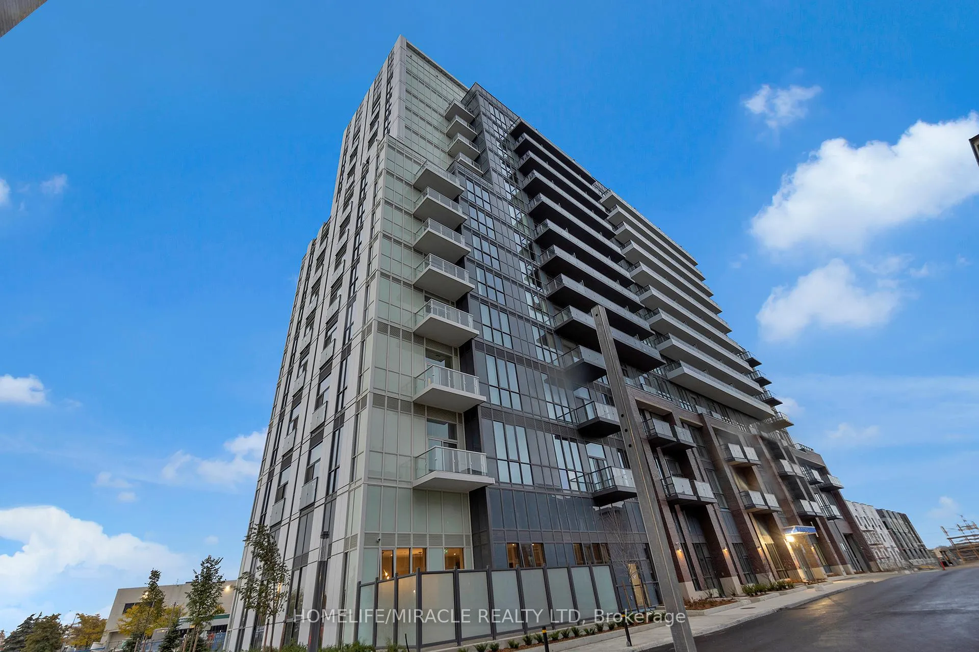 Photo 1 of Unit 801, 60 Honeycrisp Crescent, Vaughan, Vaughan Corporate Centre — HOMEH