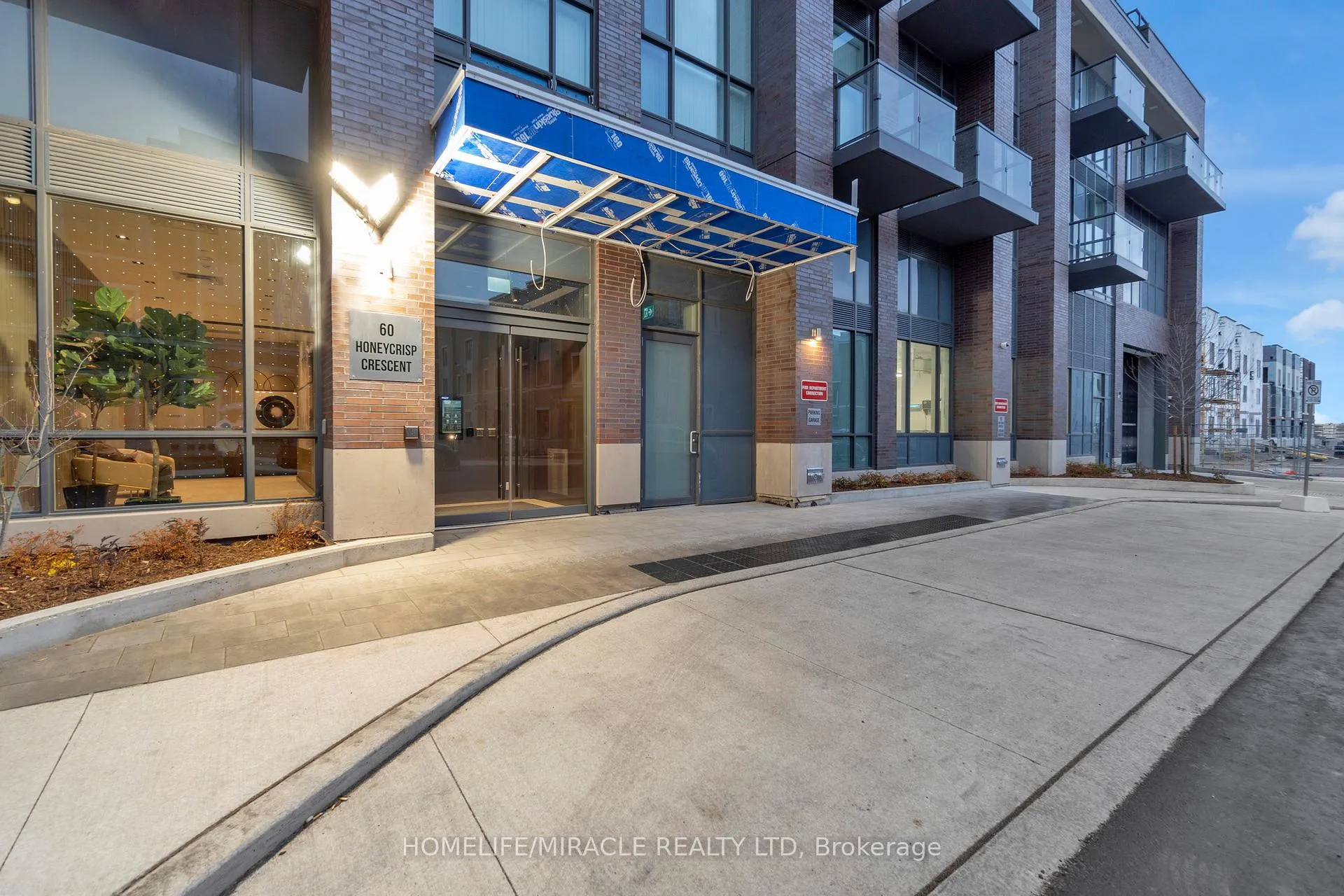 Photo 2 of Unit 801, 60 Honeycrisp Crescent, Vaughan, Vaughan Corporate Centre — HOMEH
