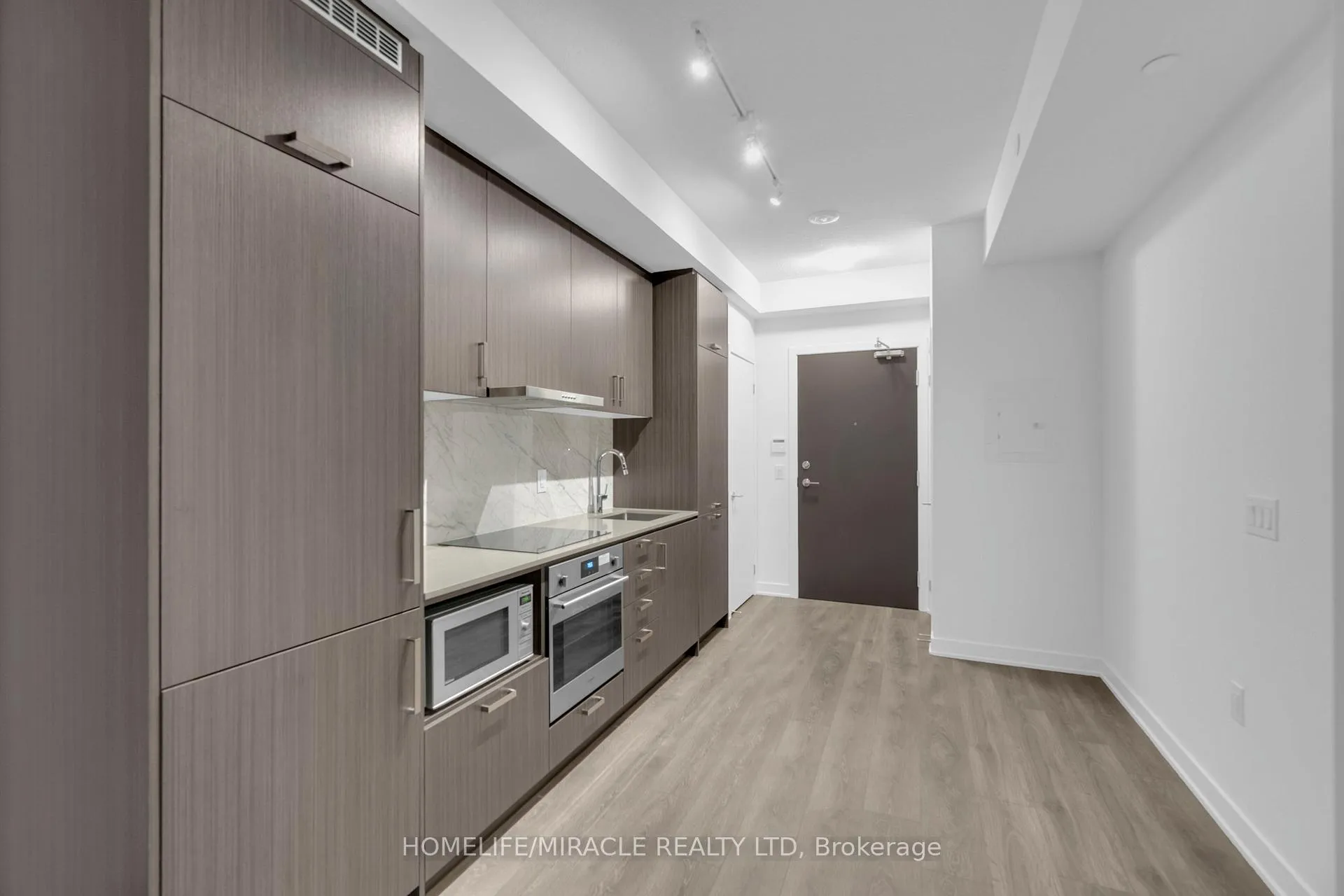 Photo 8 of Unit 801, 60 Honeycrisp Crescent, Vaughan, Vaughan Corporate Centre — HOMEH