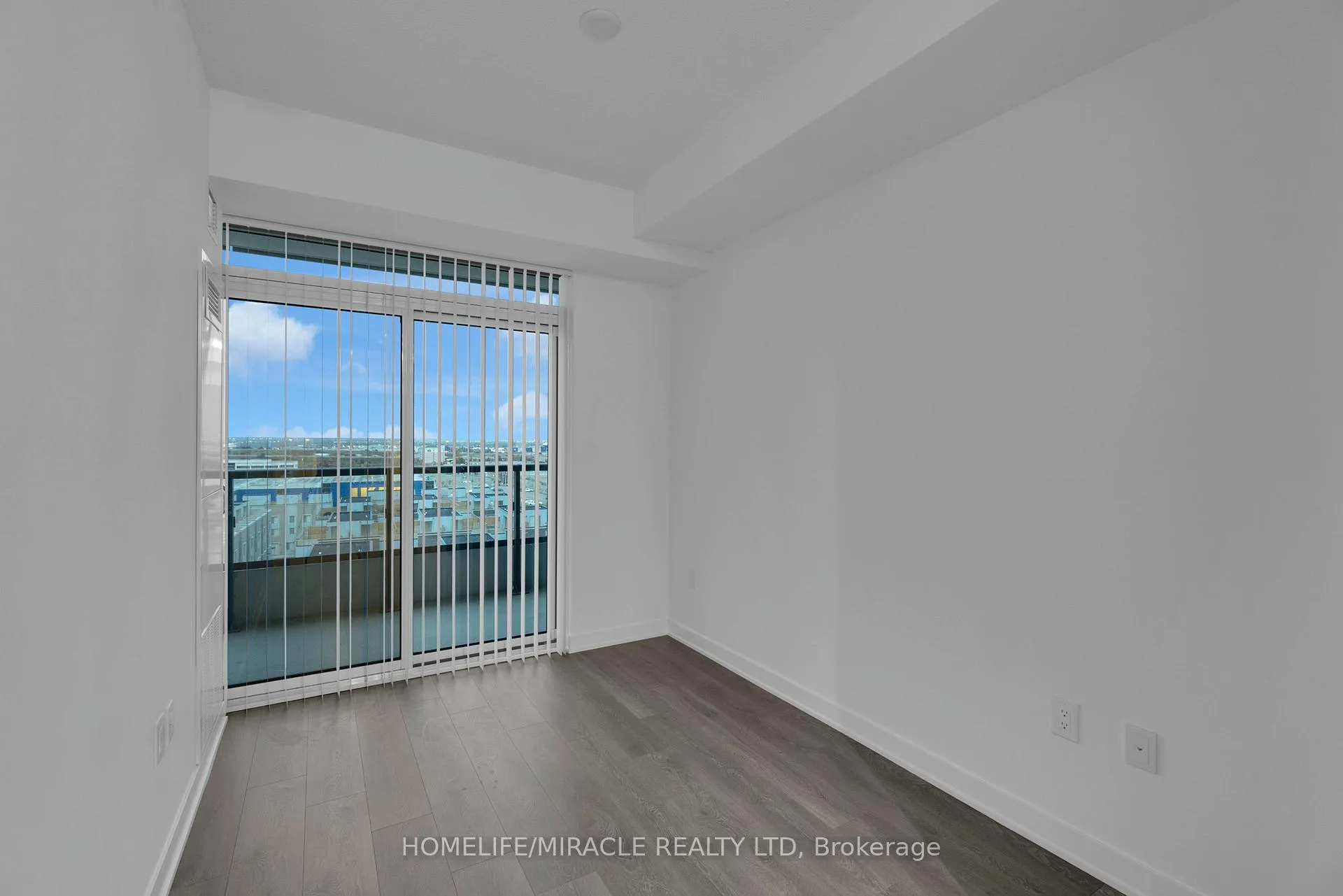 Photo 11 of Unit 801, 60 Honeycrisp Crescent, Vaughan, Vaughan Corporate Centre — HOMEH