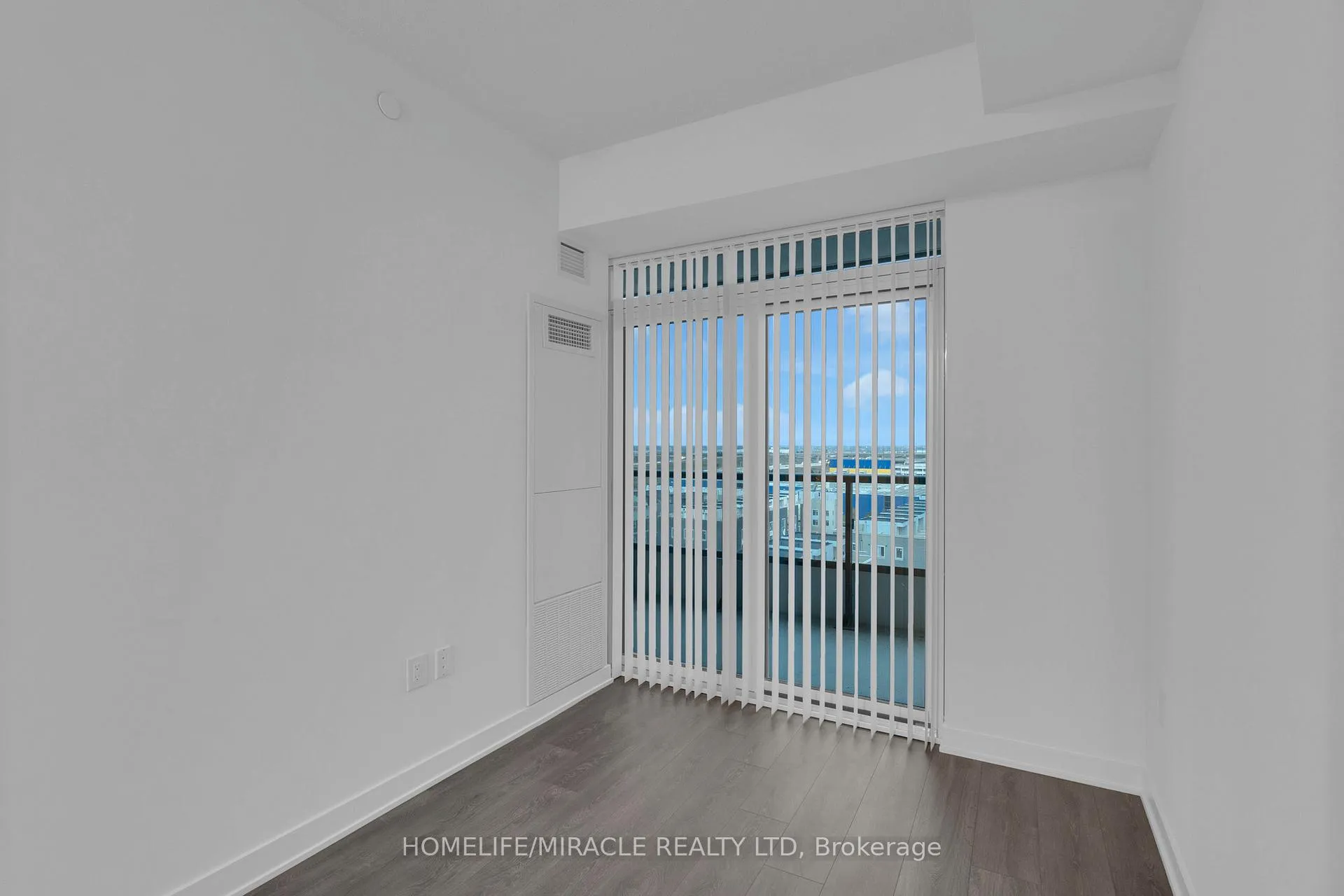 Photo 12 of Unit 801, 60 Honeycrisp Crescent, Vaughan, Vaughan Corporate Centre — HOMEH