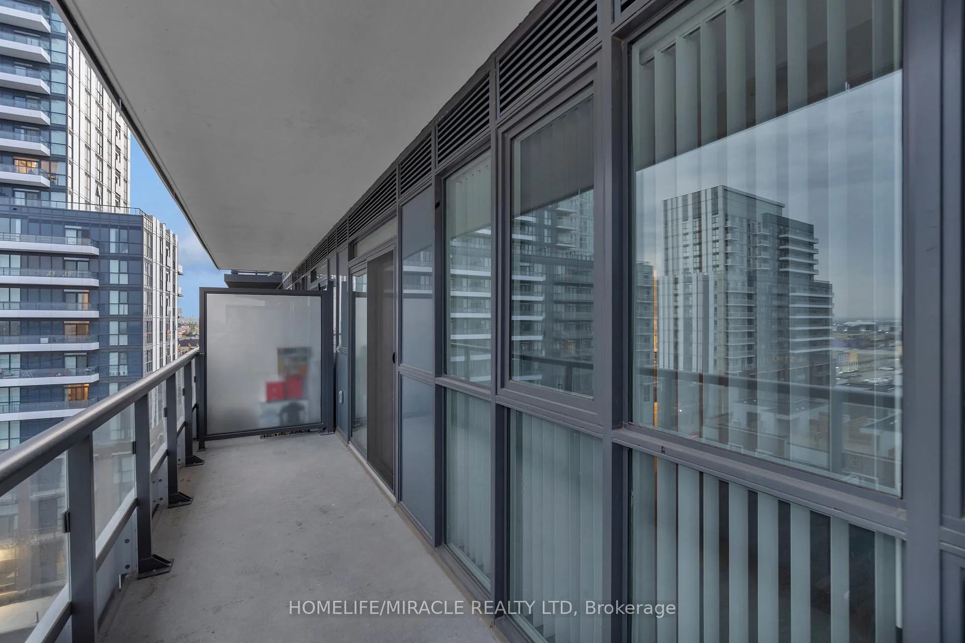 Photo 14 of Unit 801, 60 Honeycrisp Crescent, Vaughan, Vaughan Corporate Centre — HOMEH