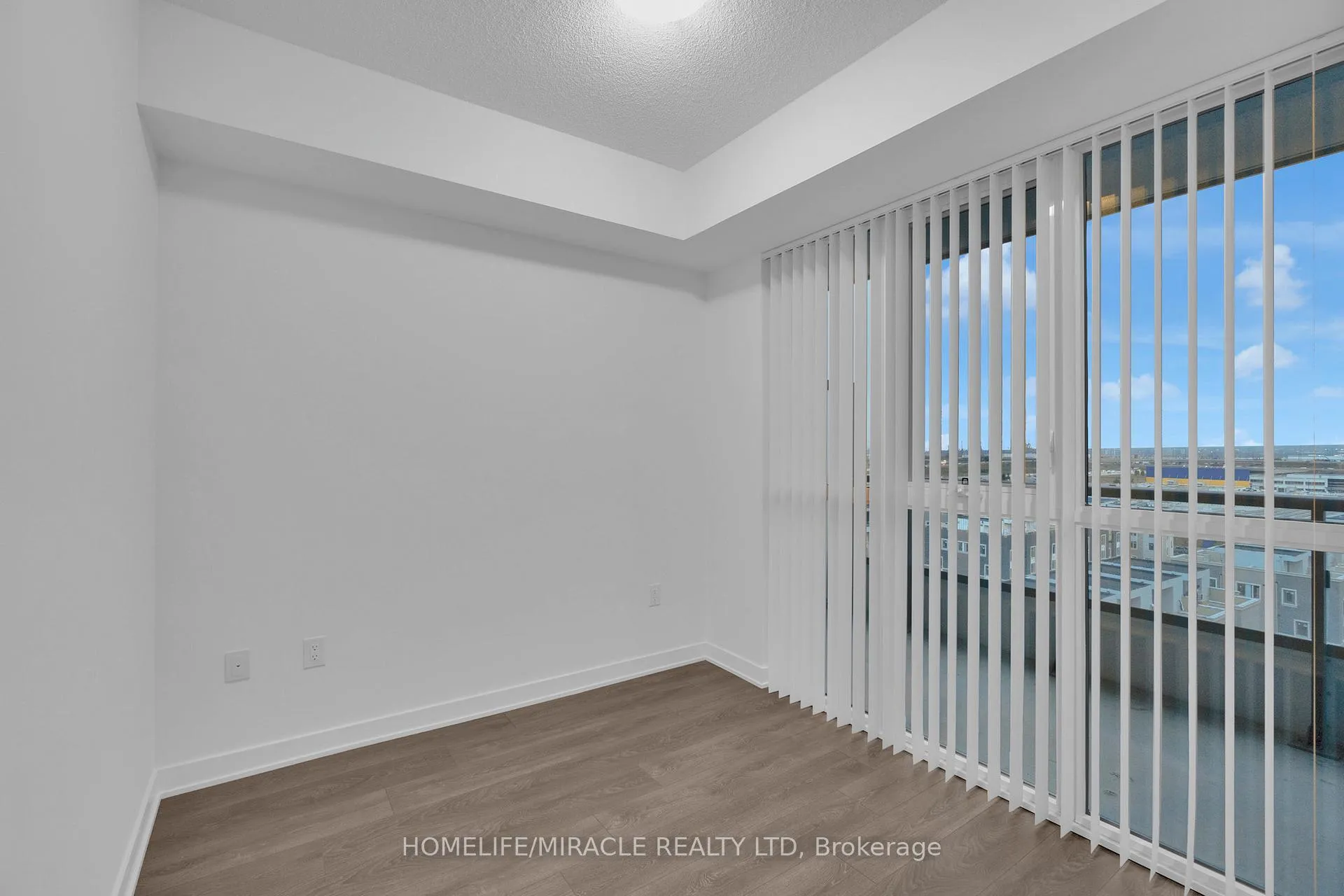 Photo 15 of Unit 801, 60 Honeycrisp Crescent, Vaughan, Vaughan Corporate Centre — HOMEH