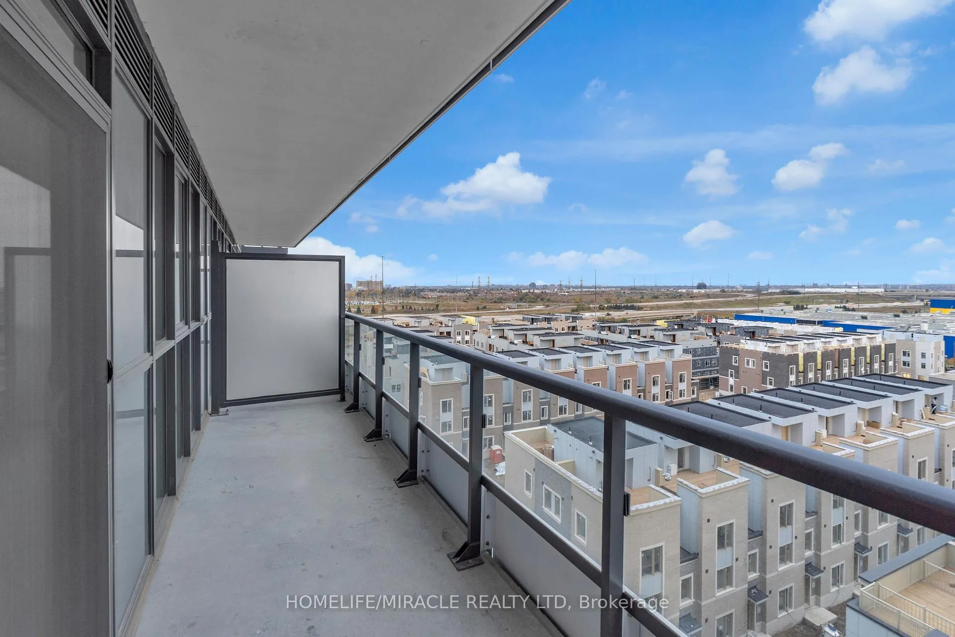 Photo 16 of Unit 801, 60 Honeycrisp Crescent, Vaughan, Vaughan Corporate Centre — HOMEH