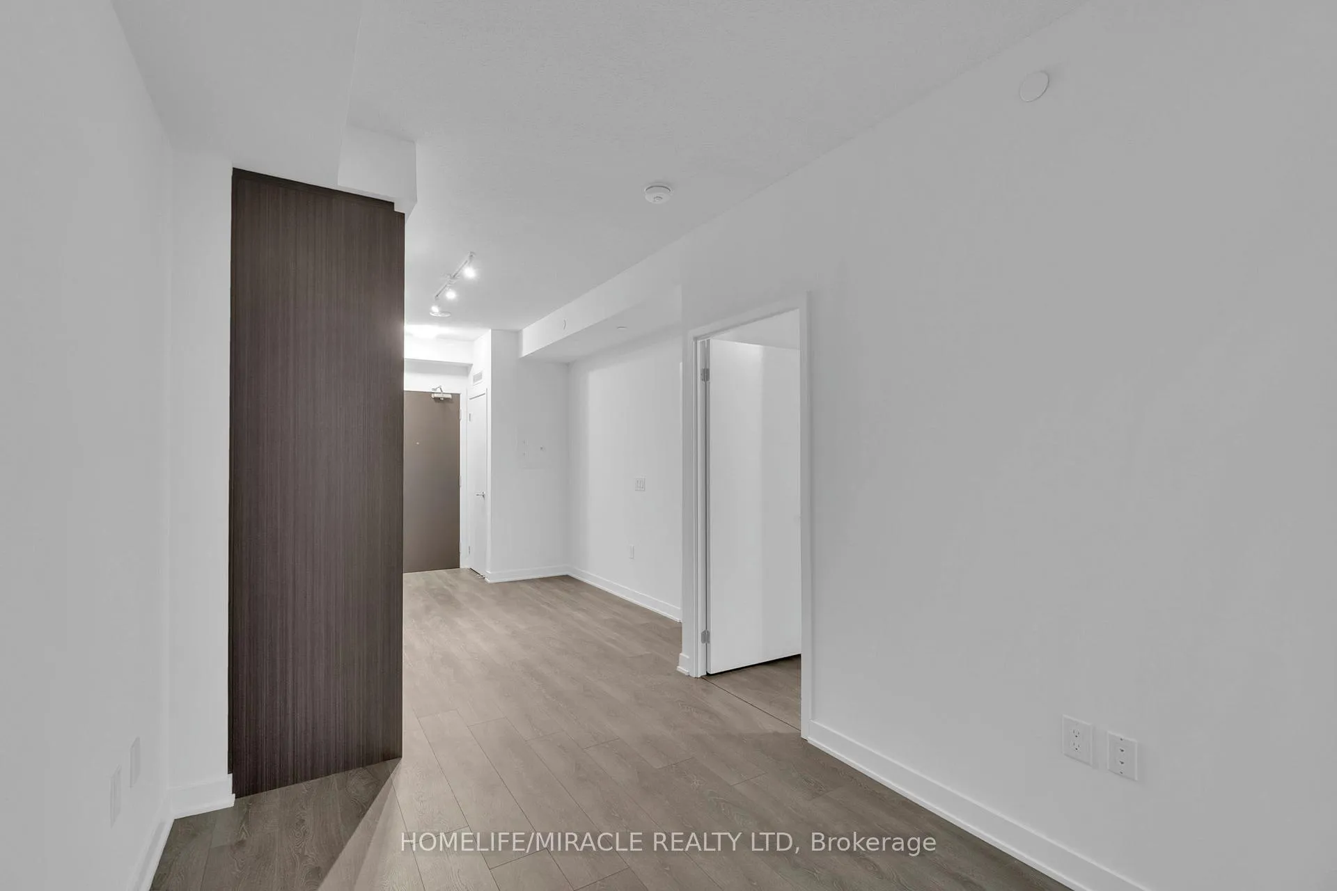 Photo 20 of Unit 801, 60 Honeycrisp Crescent, Vaughan, Vaughan Corporate Centre — HOMEH