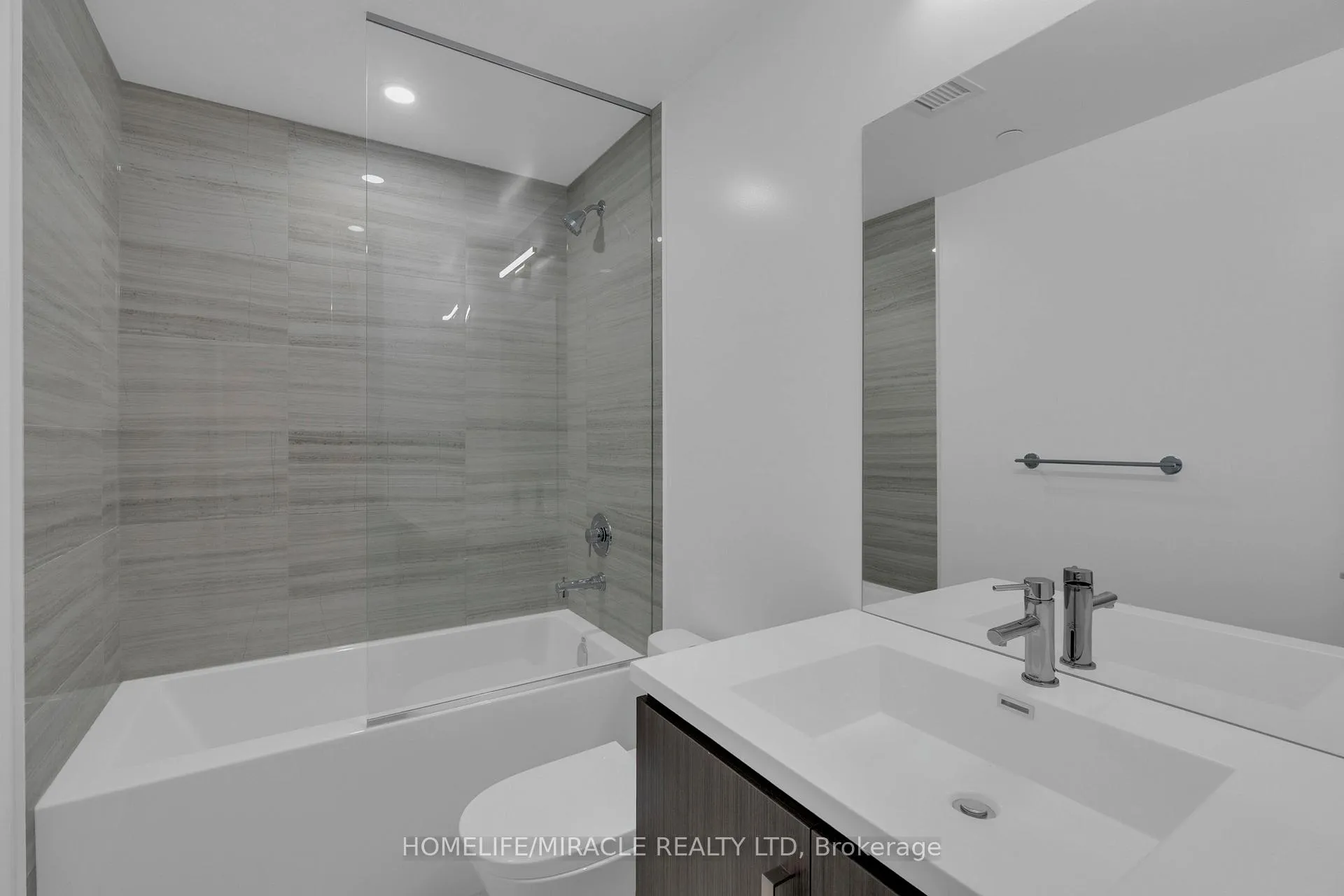 Photo 21 of Unit 801, 60 Honeycrisp Crescent, Vaughan, Vaughan Corporate Centre — HOMEH