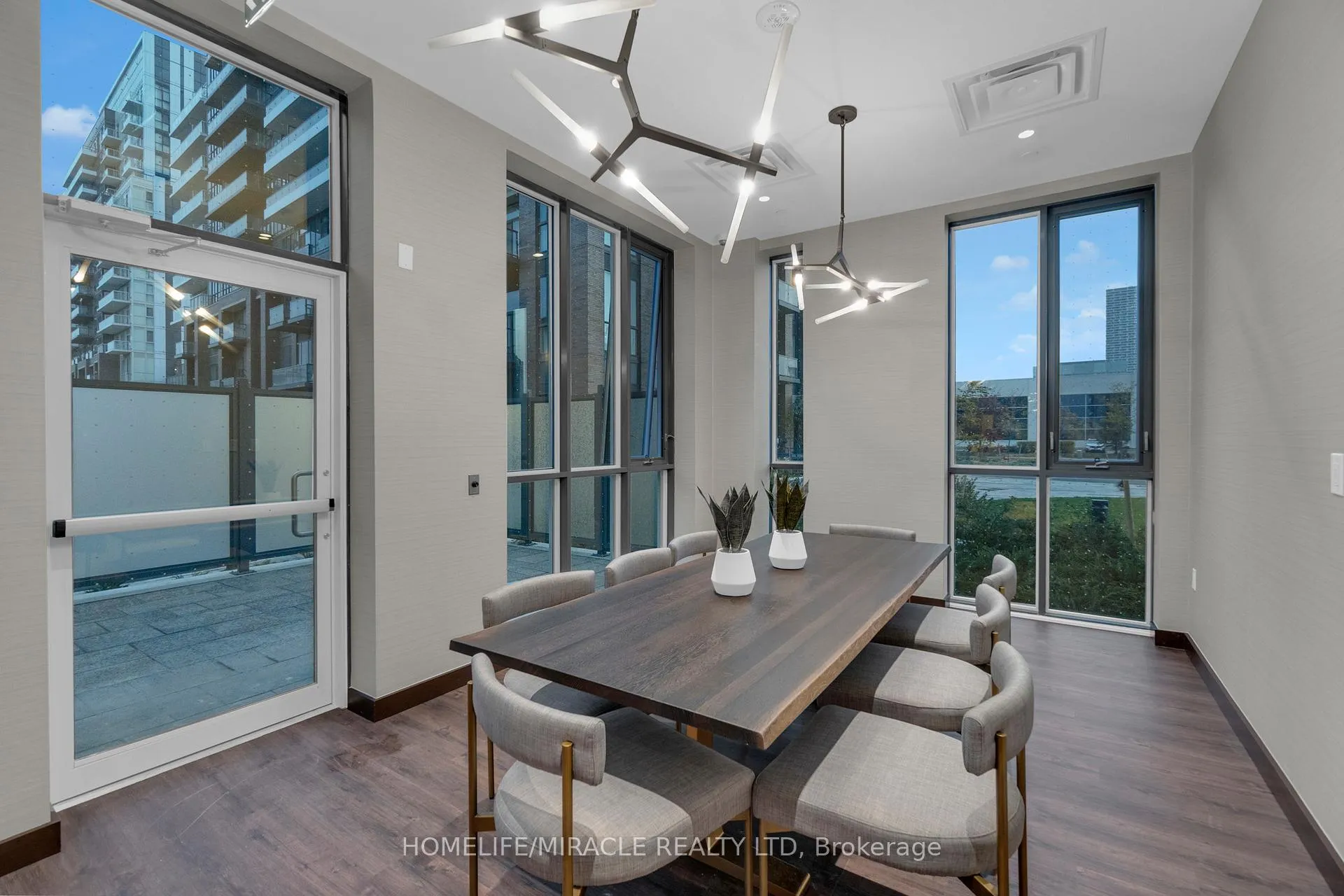 Photo 26 of Unit 801, 60 Honeycrisp Crescent, Vaughan, Vaughan Corporate Centre — HOMEH