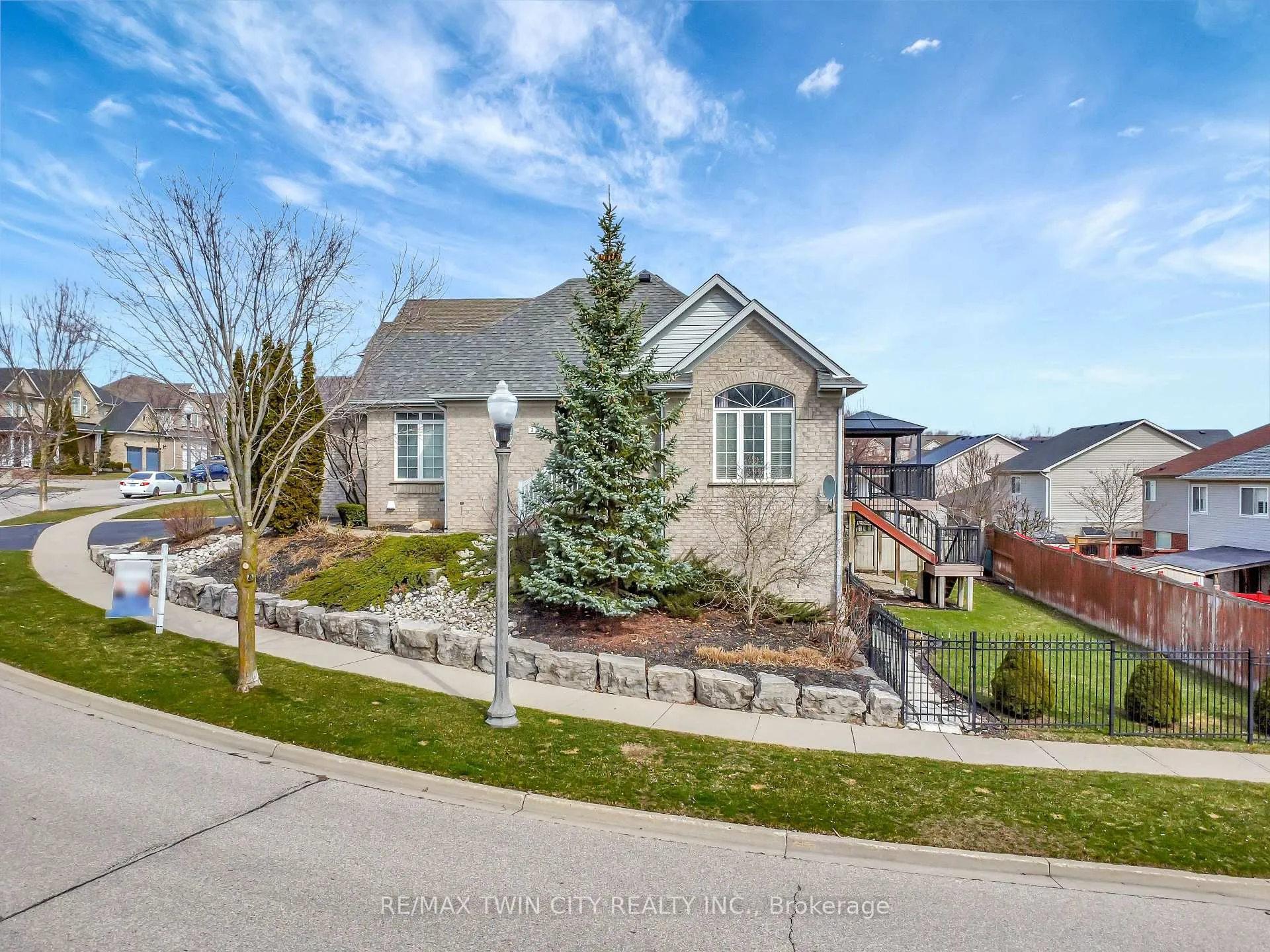 Photo 2 of 330 Pine Valley Drive, Kitchener — HOMEH