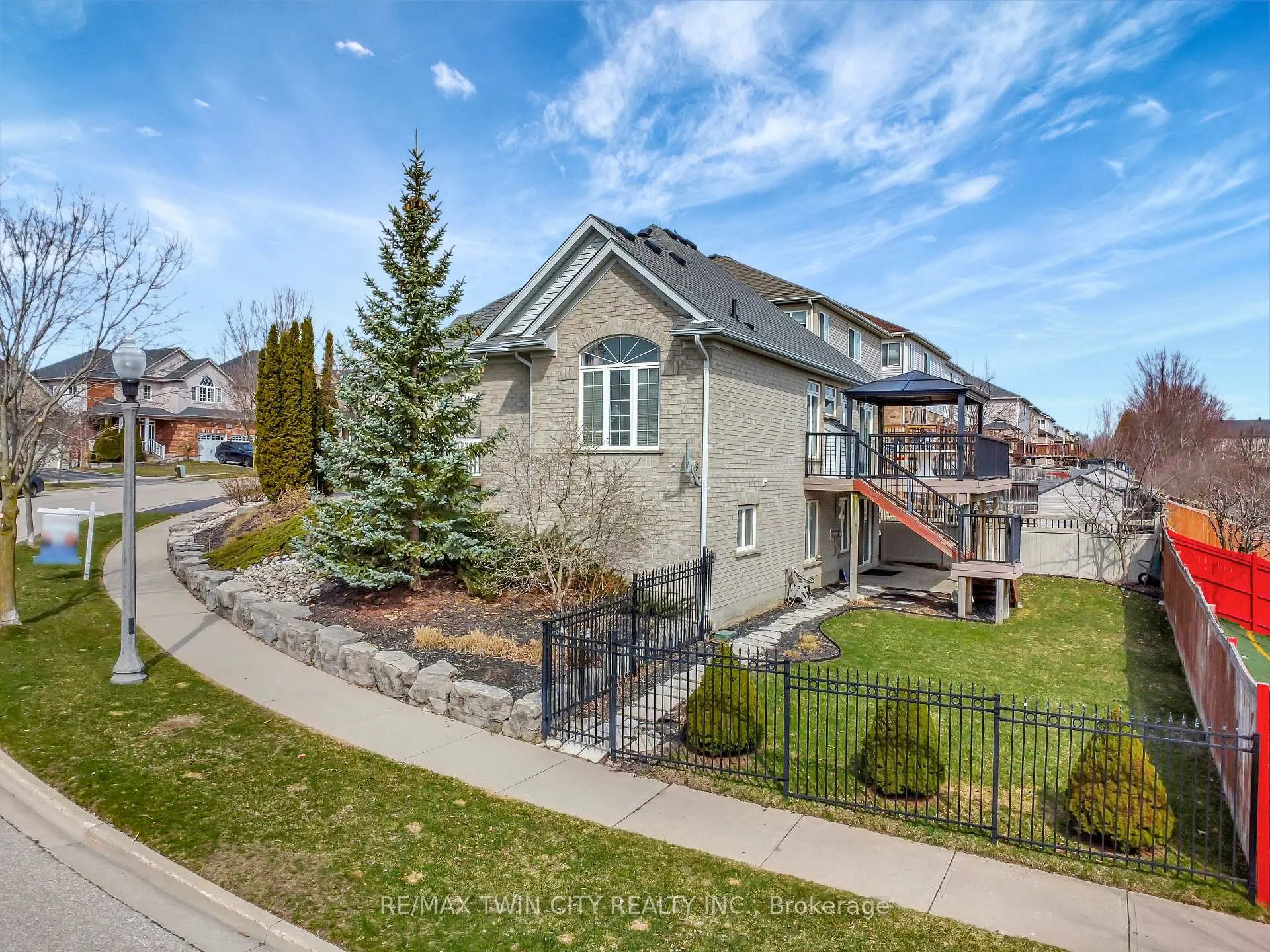 Photo 3 of 330 Pine Valley Drive, Kitchener — HOMEH