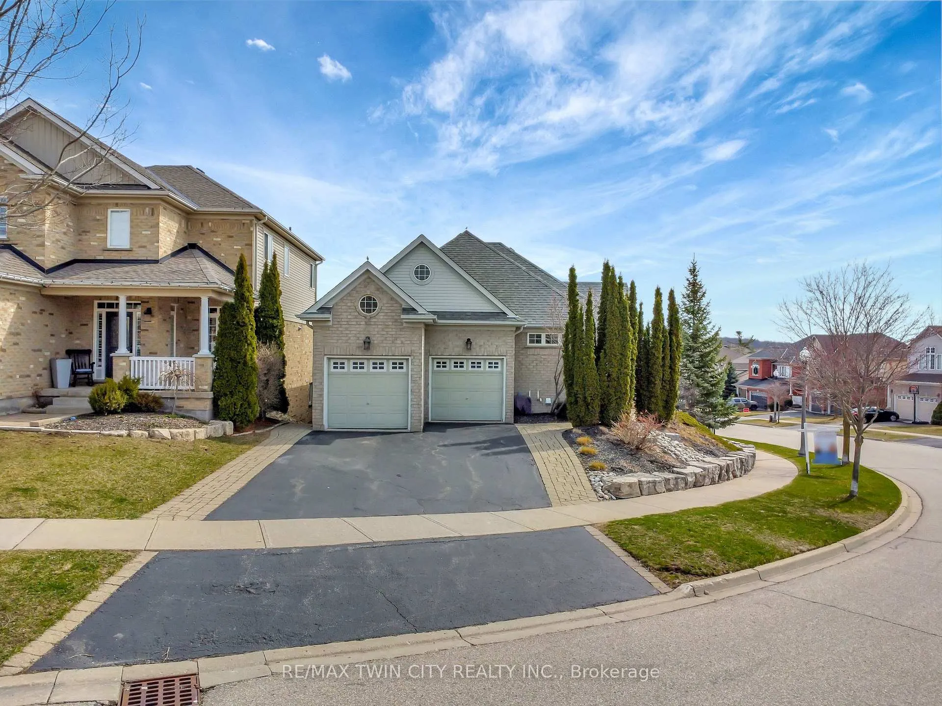 Photo 4 of 330 Pine Valley Drive, Kitchener — HOMEH