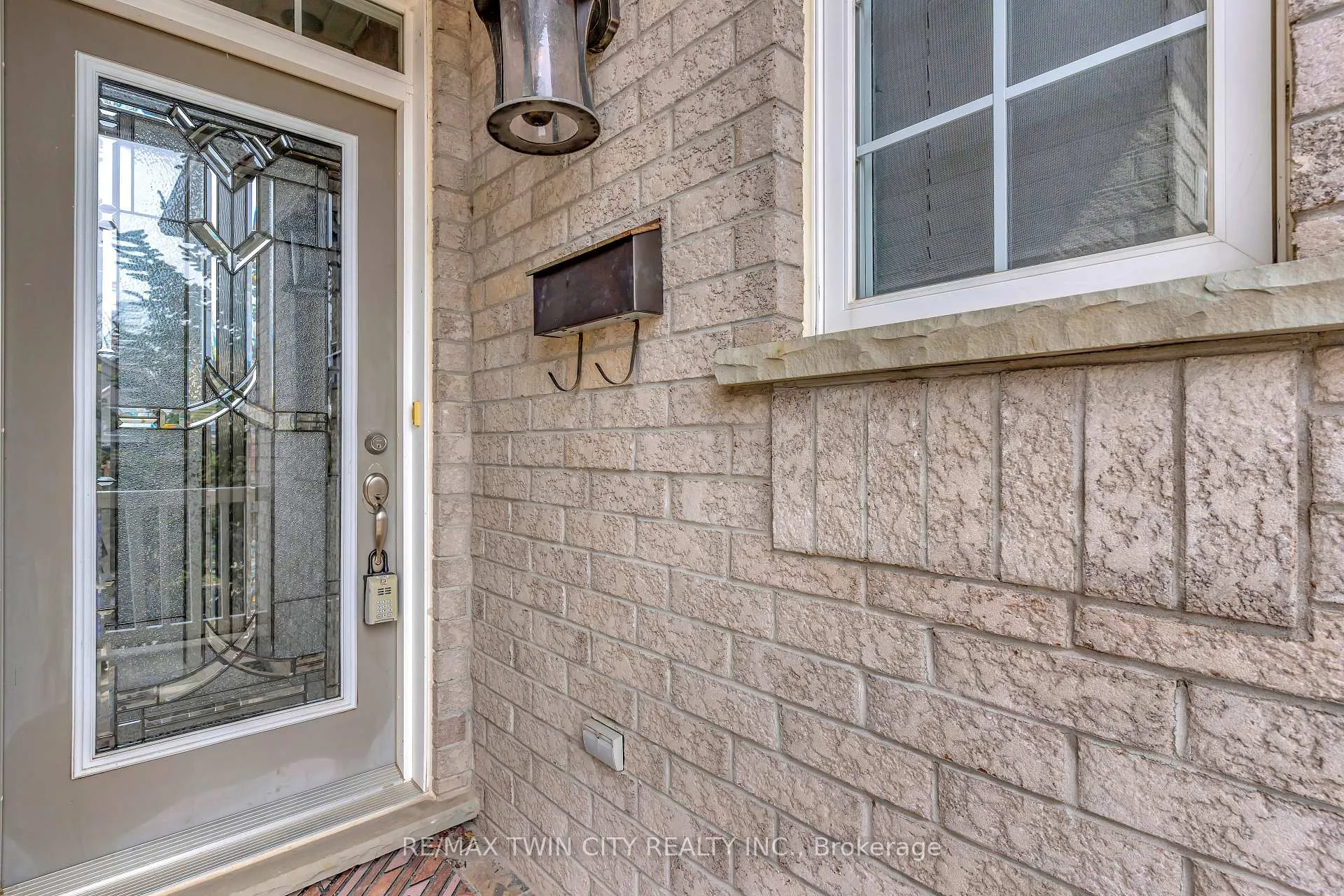 Photo 6 of 330 Pine Valley Drive, Kitchener — HOMEH