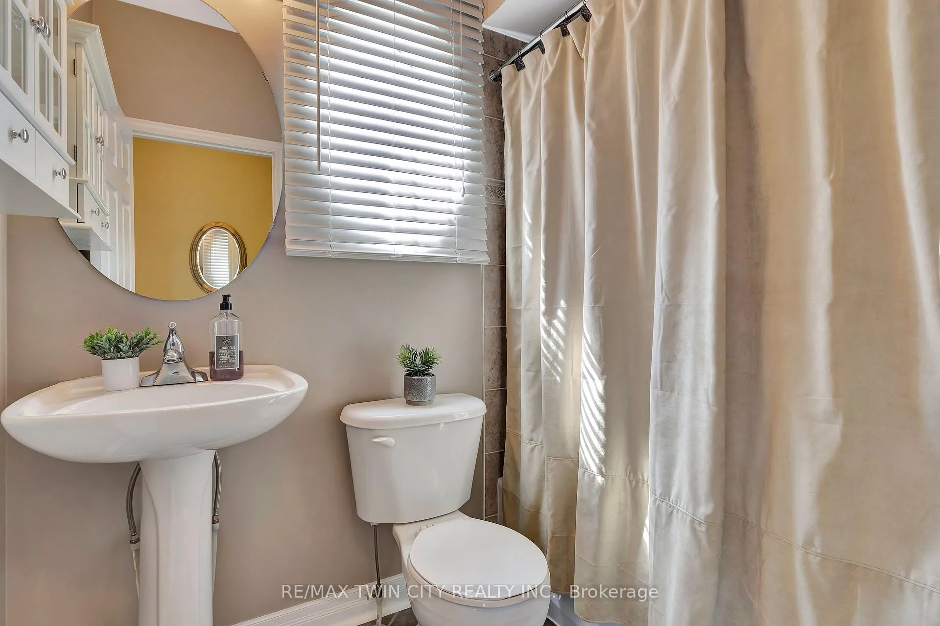 Photo 8 of 330 Pine Valley Drive, Kitchener — HOMEH