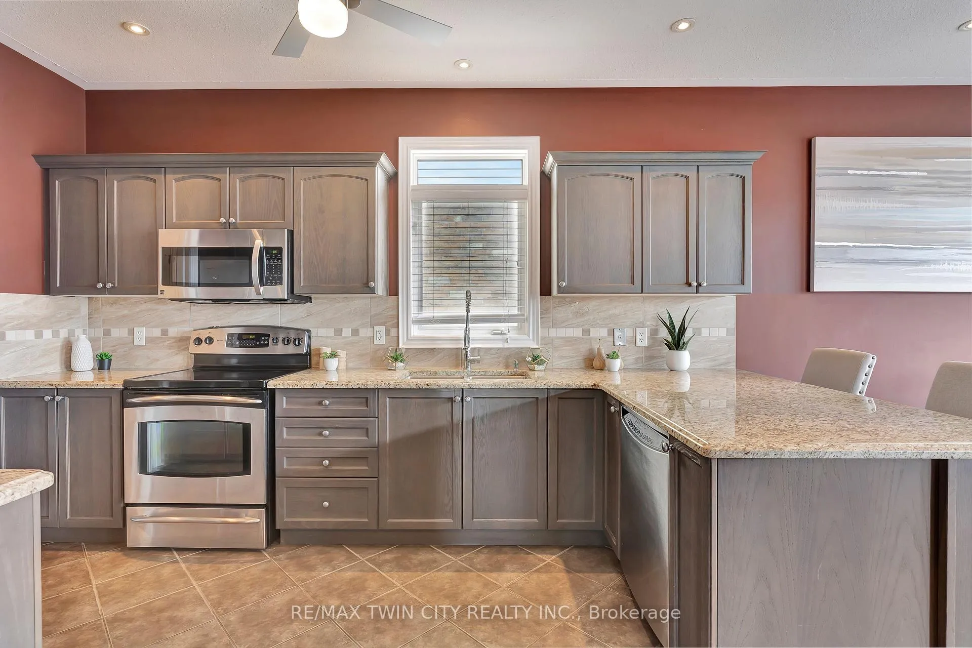 Photo 18 of 330 Pine Valley Drive, Kitchener — HOMEH