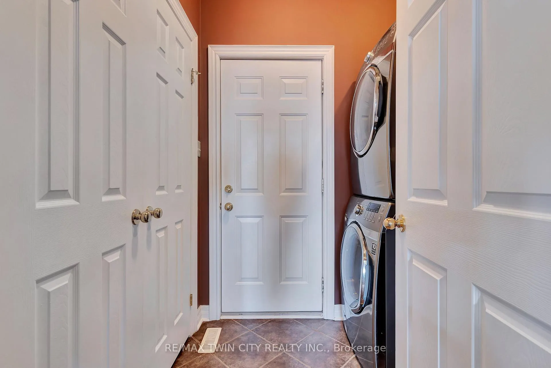 Photo 21 of 330 Pine Valley Drive, Kitchener — HOMEH