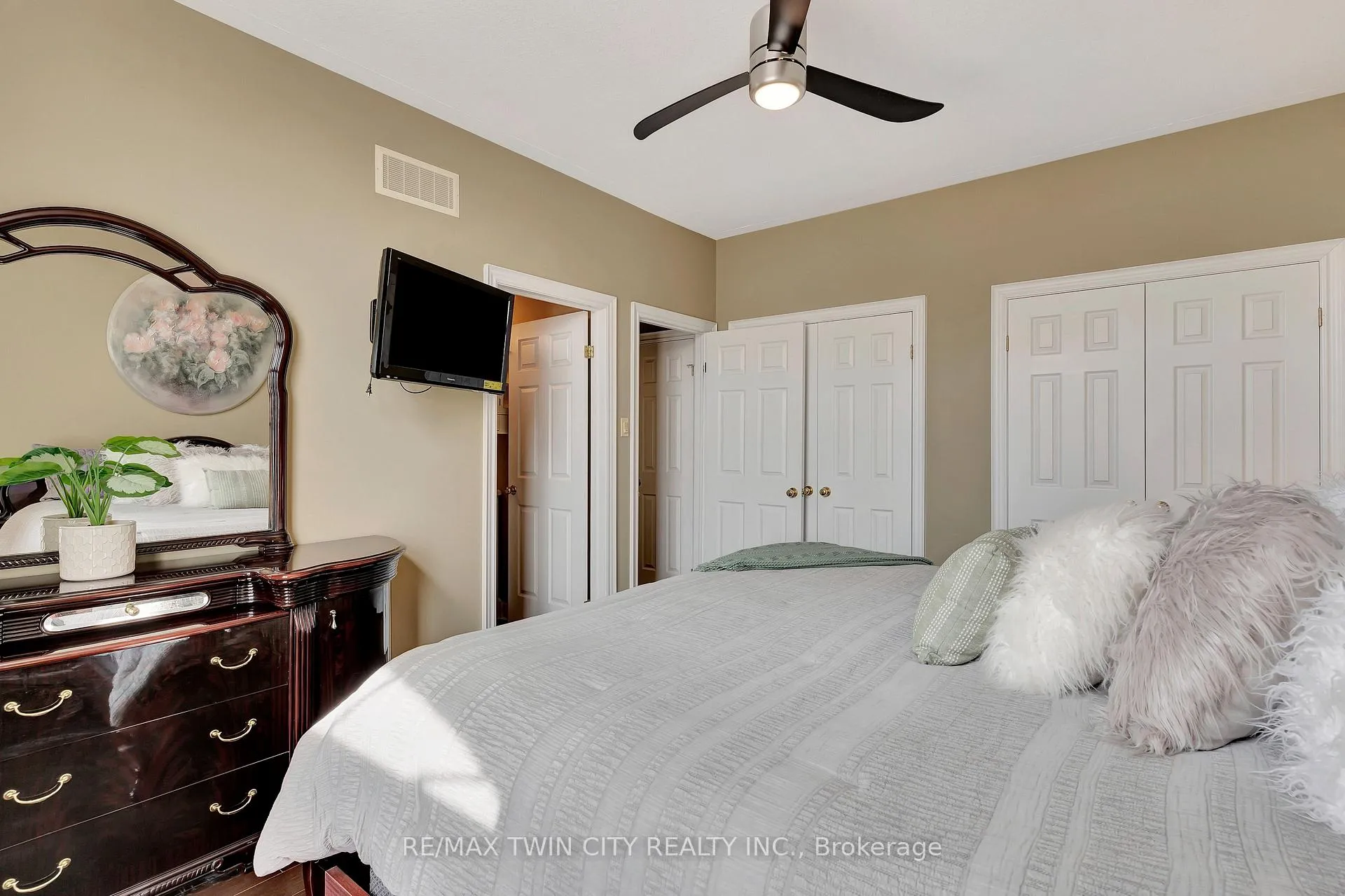 Photo 26 of 330 Pine Valley Drive, Kitchener — HOMEH