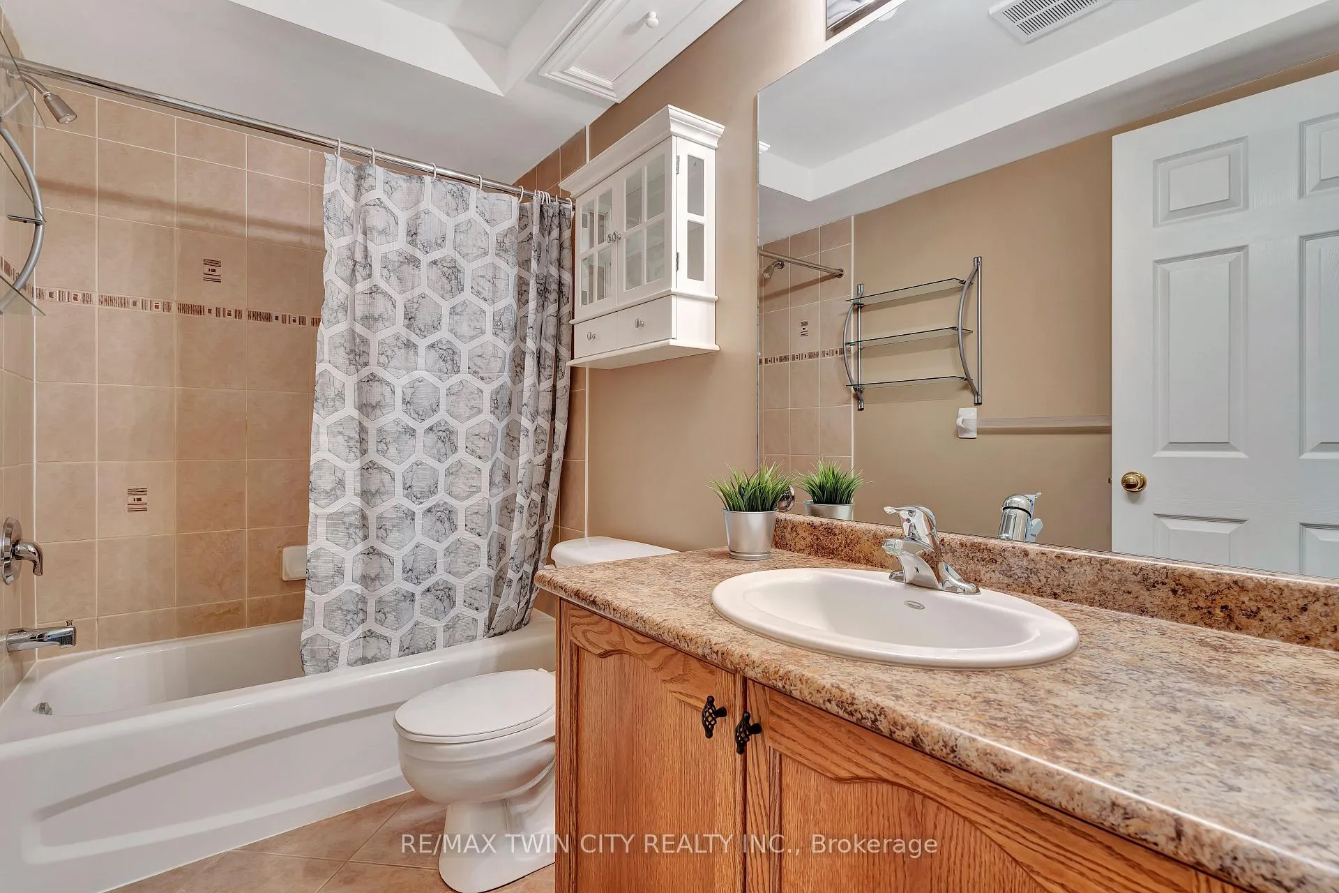Photo 36 of 330 Pine Valley Drive, Kitchener — HOMEH