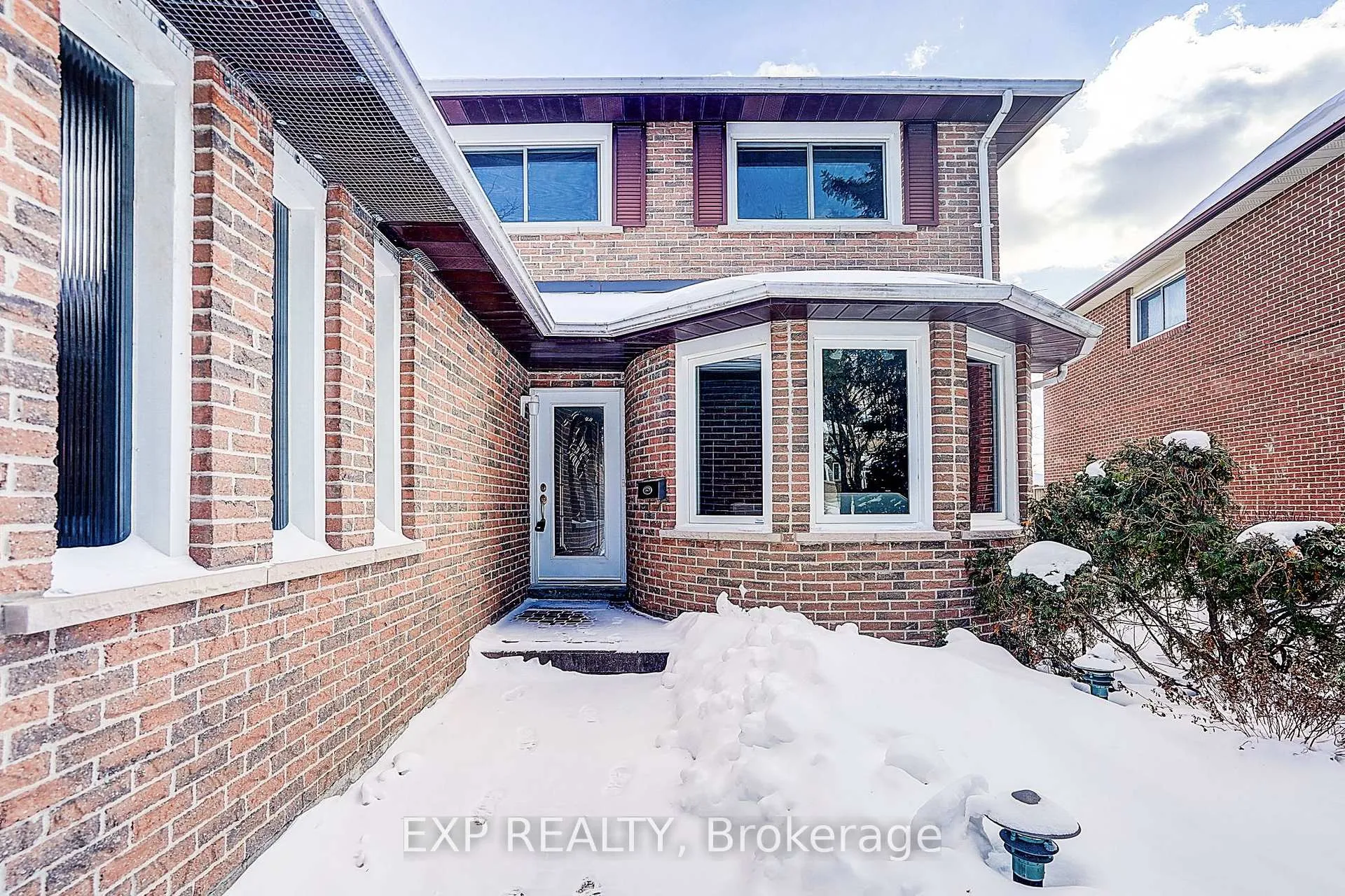 Photo 3 of 27 Pining Road, Markham, Aileen-Willowbrook — HOMEH