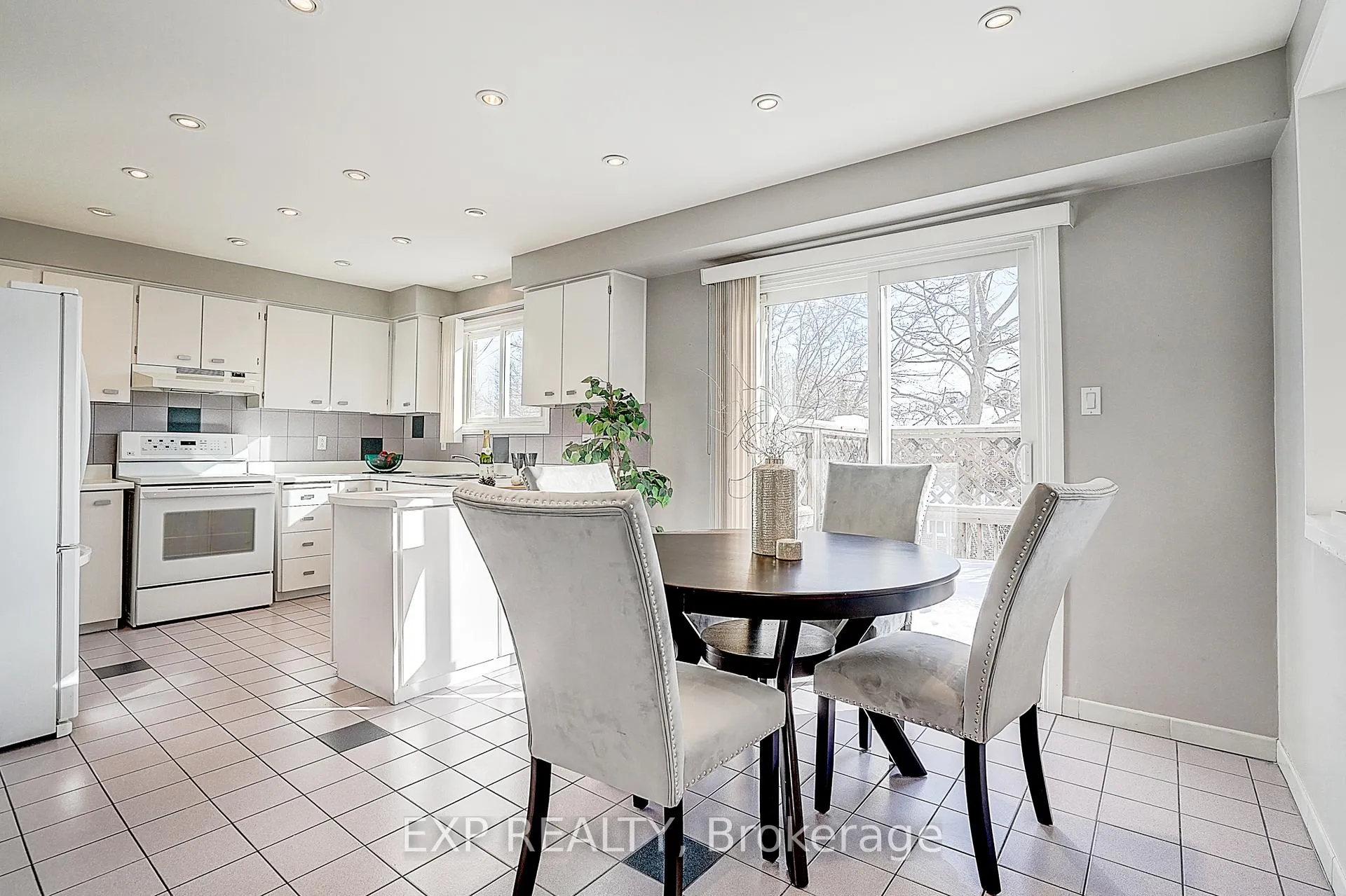 Photo 11 of 27 Pining Road, Markham, Aileen-Willowbrook — HOMEH