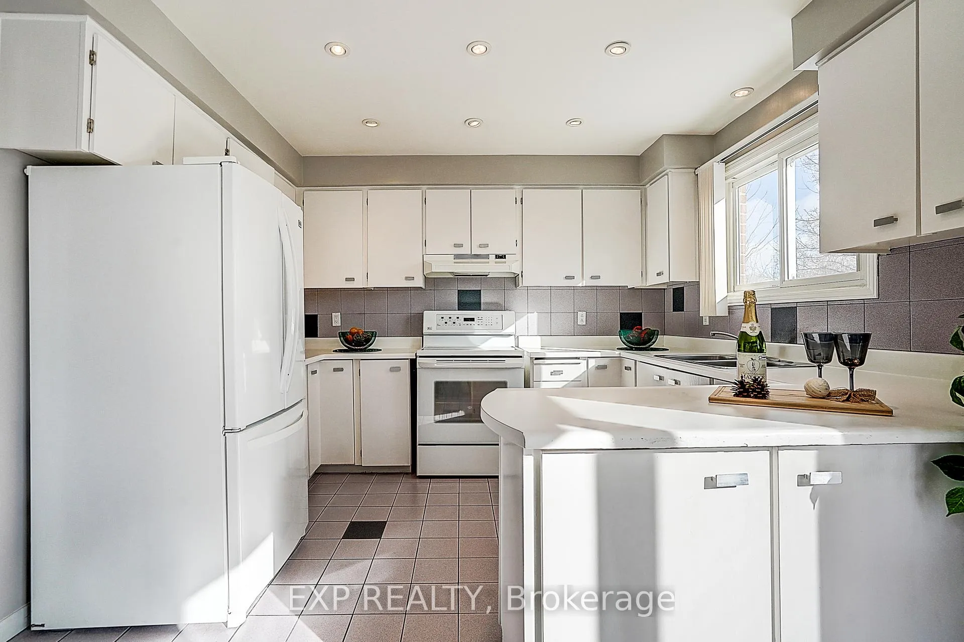 Photo 12 of 27 Pining Road, Markham, Aileen-Willowbrook — HOMEH