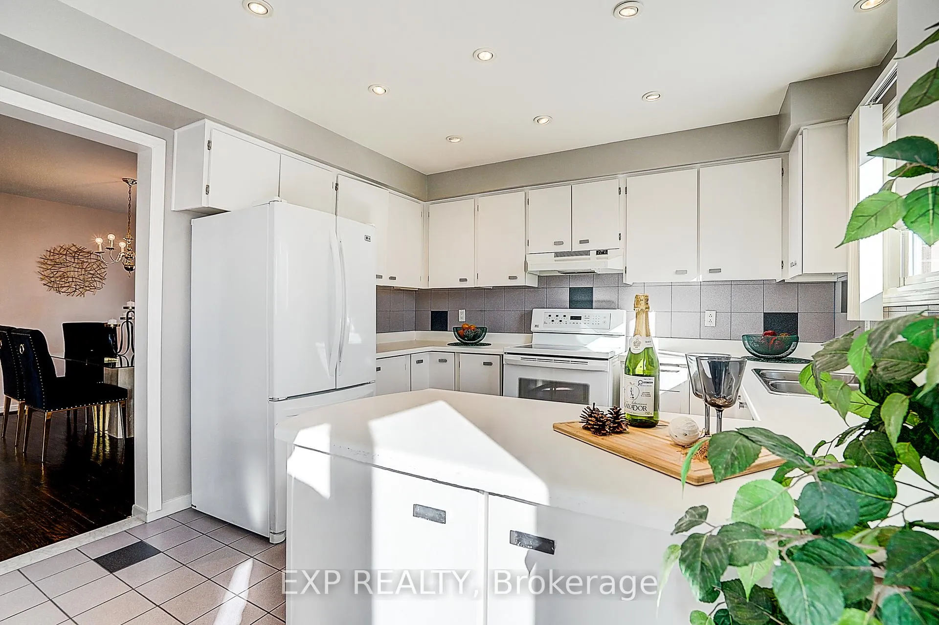 Photo 13 of 27 Pining Road, Markham, Aileen-Willowbrook — HOMEH