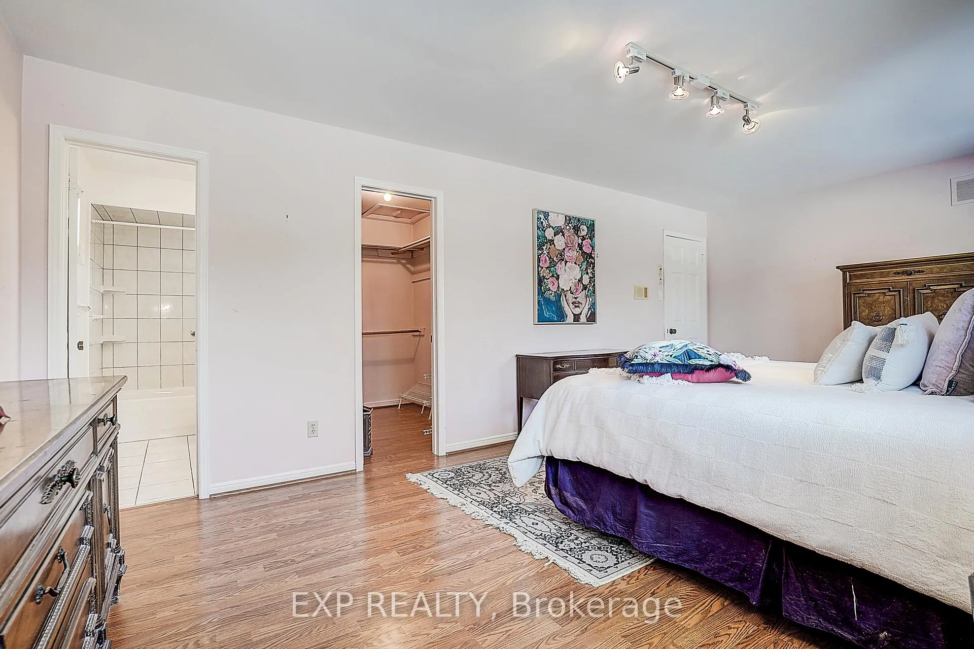 Photo 24 of 27 Pining Road, Markham, Aileen-Willowbrook — HOMEH
