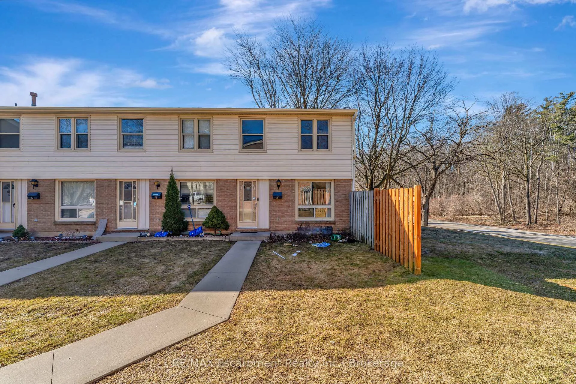 Photo 3 of Unit 15, 165 Green Valley Drive, Kitchener — HOMEH