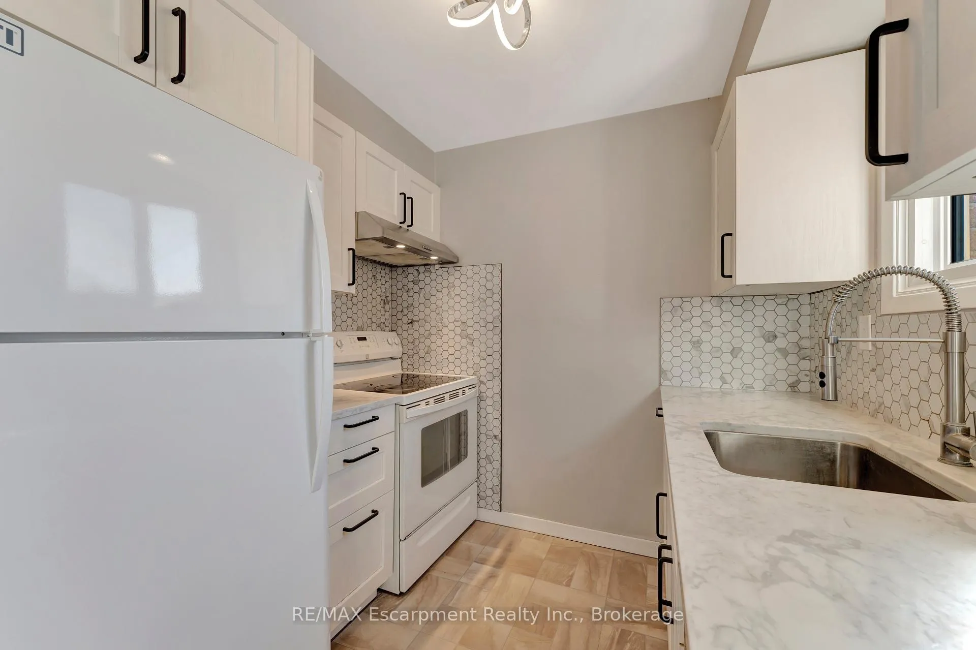 Photo 6 of Unit 15, 165 Green Valley Drive, Kitchener — HOMEH