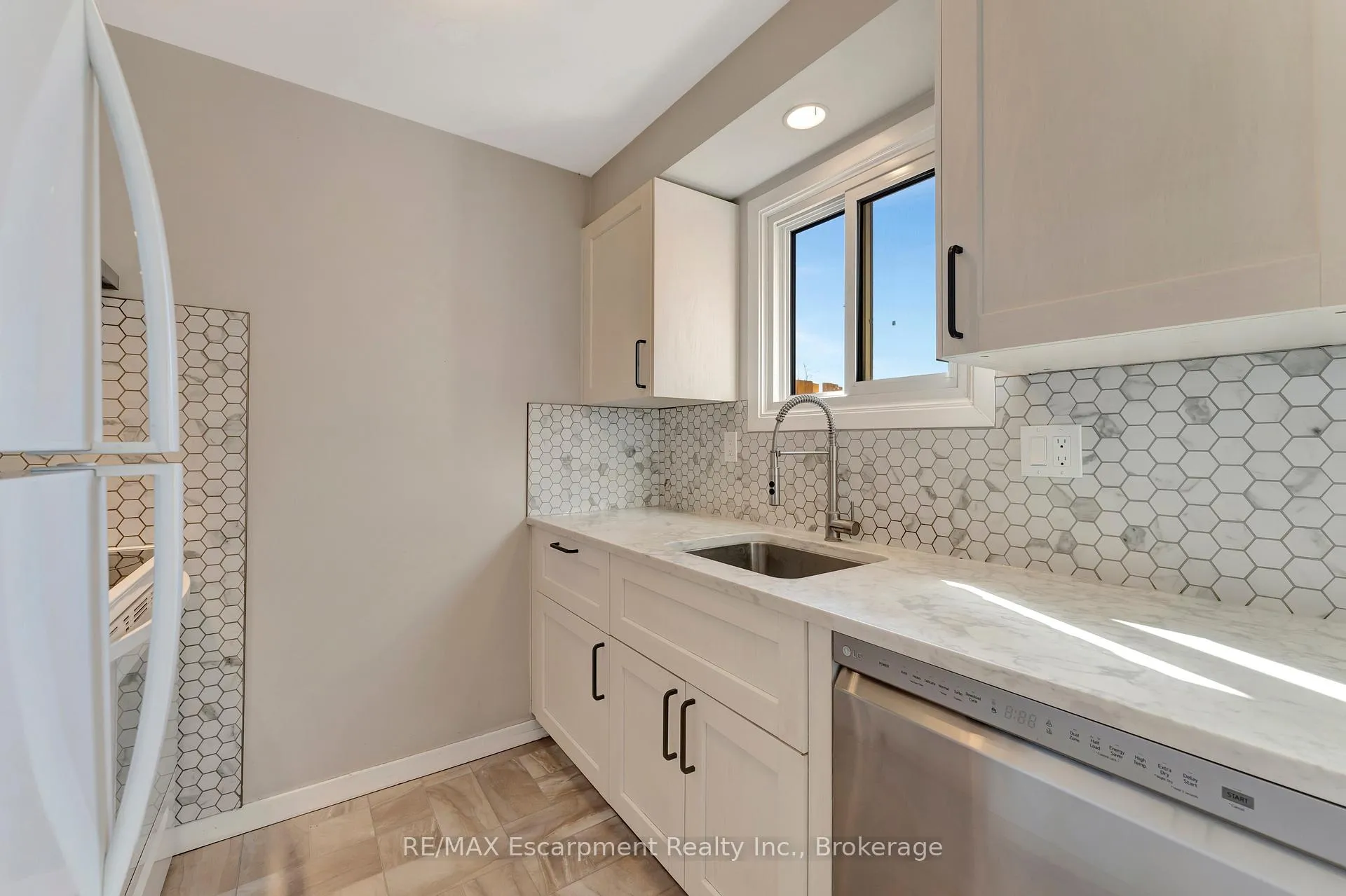 Photo 7 of Unit 15, 165 Green Valley Drive, Kitchener — HOMEH