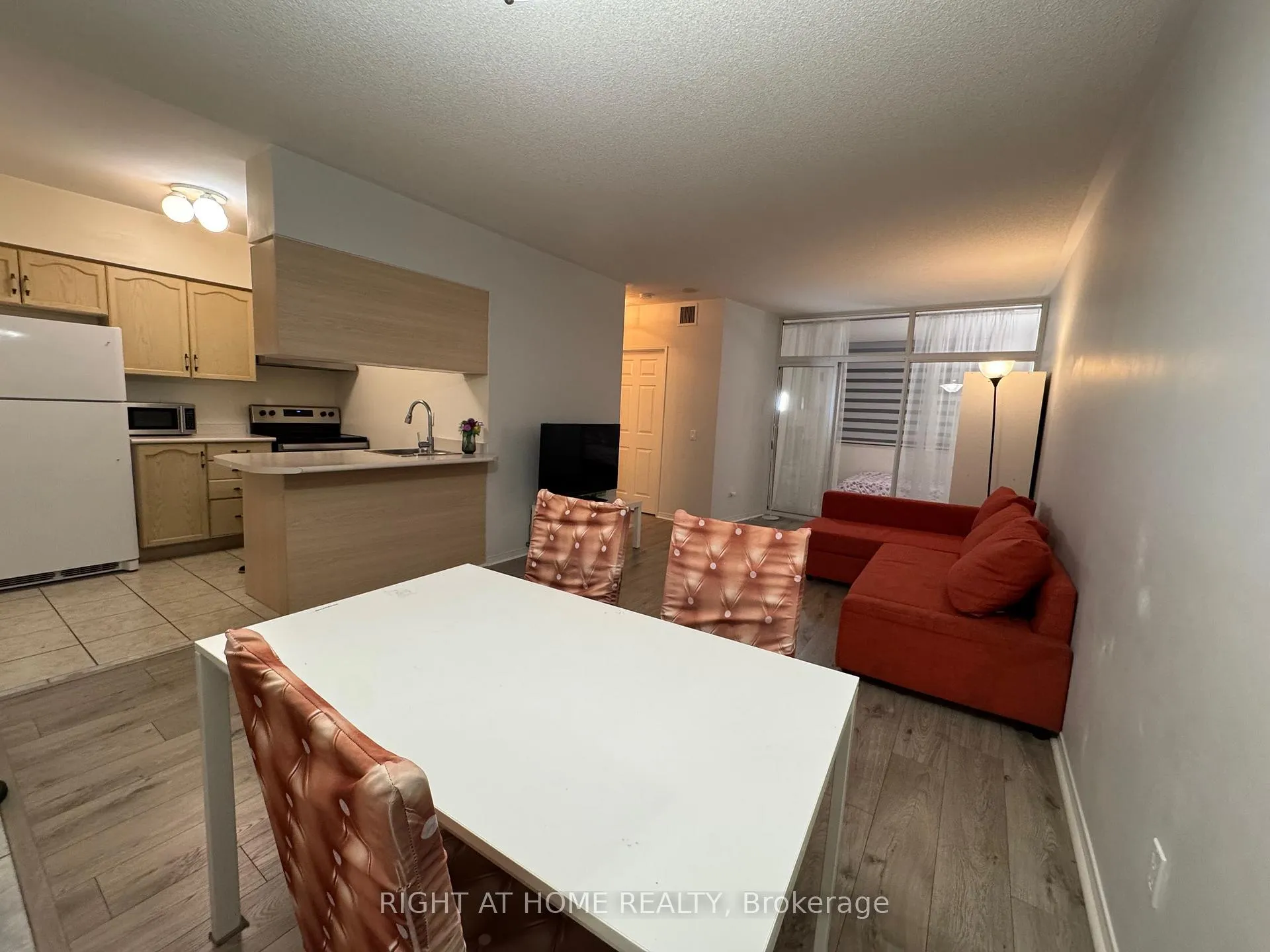 Front of Unit 212, 7378 Yonge Street