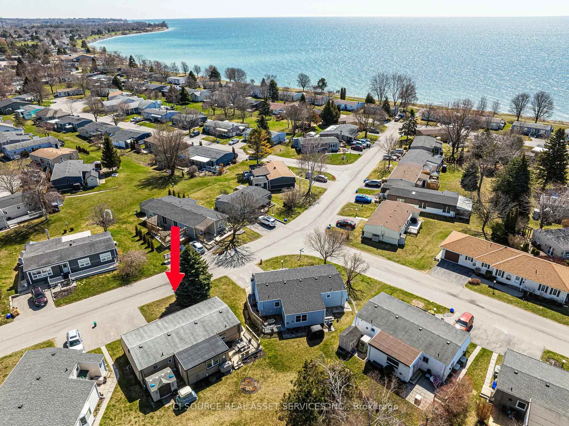 Photo 2 of 15 Driftwood Lane, Clarington, Bowmanville — HOMEH