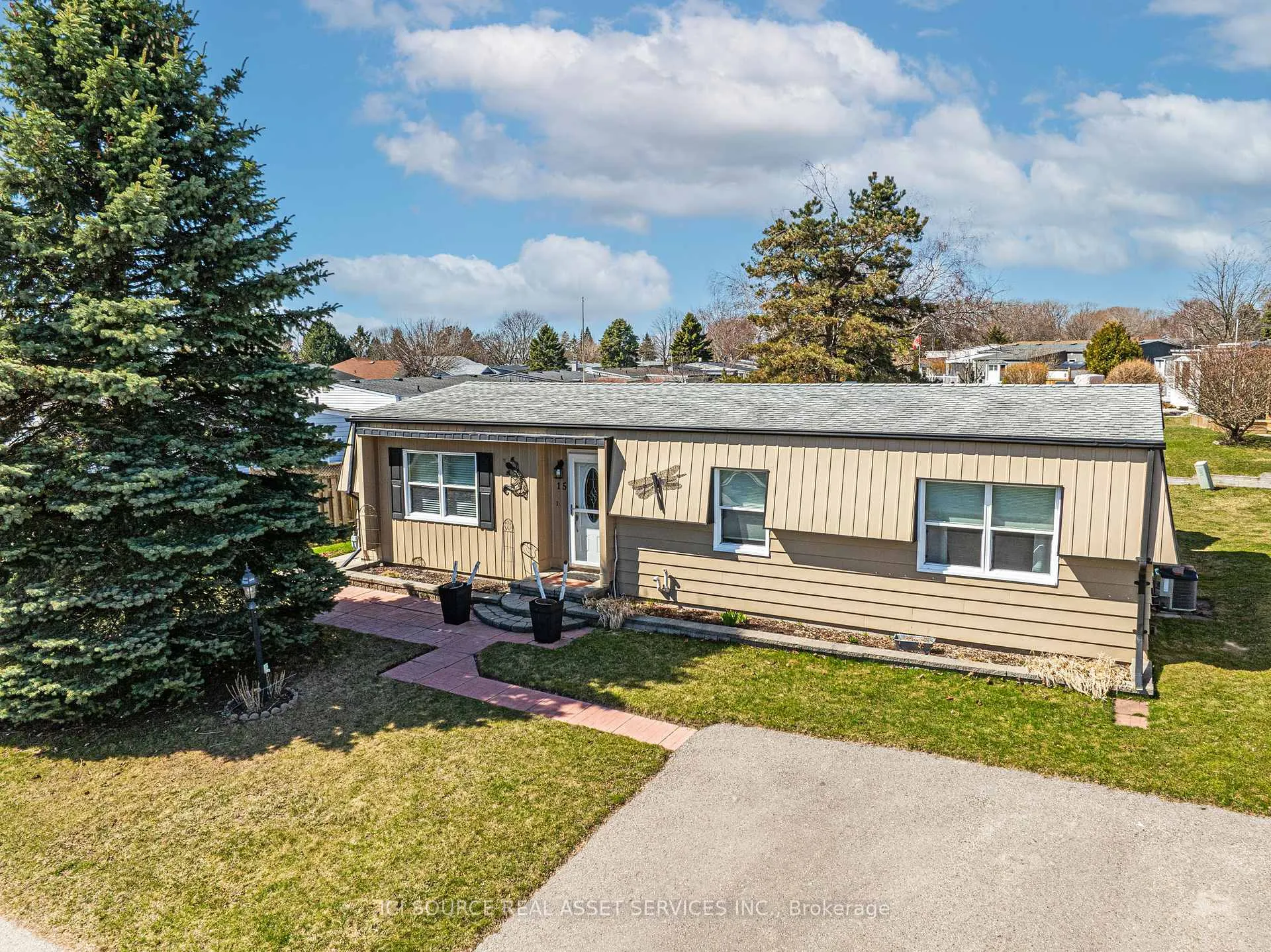 Photo 3 of 15 Driftwood Lane, Clarington, Bowmanville — HOMEH