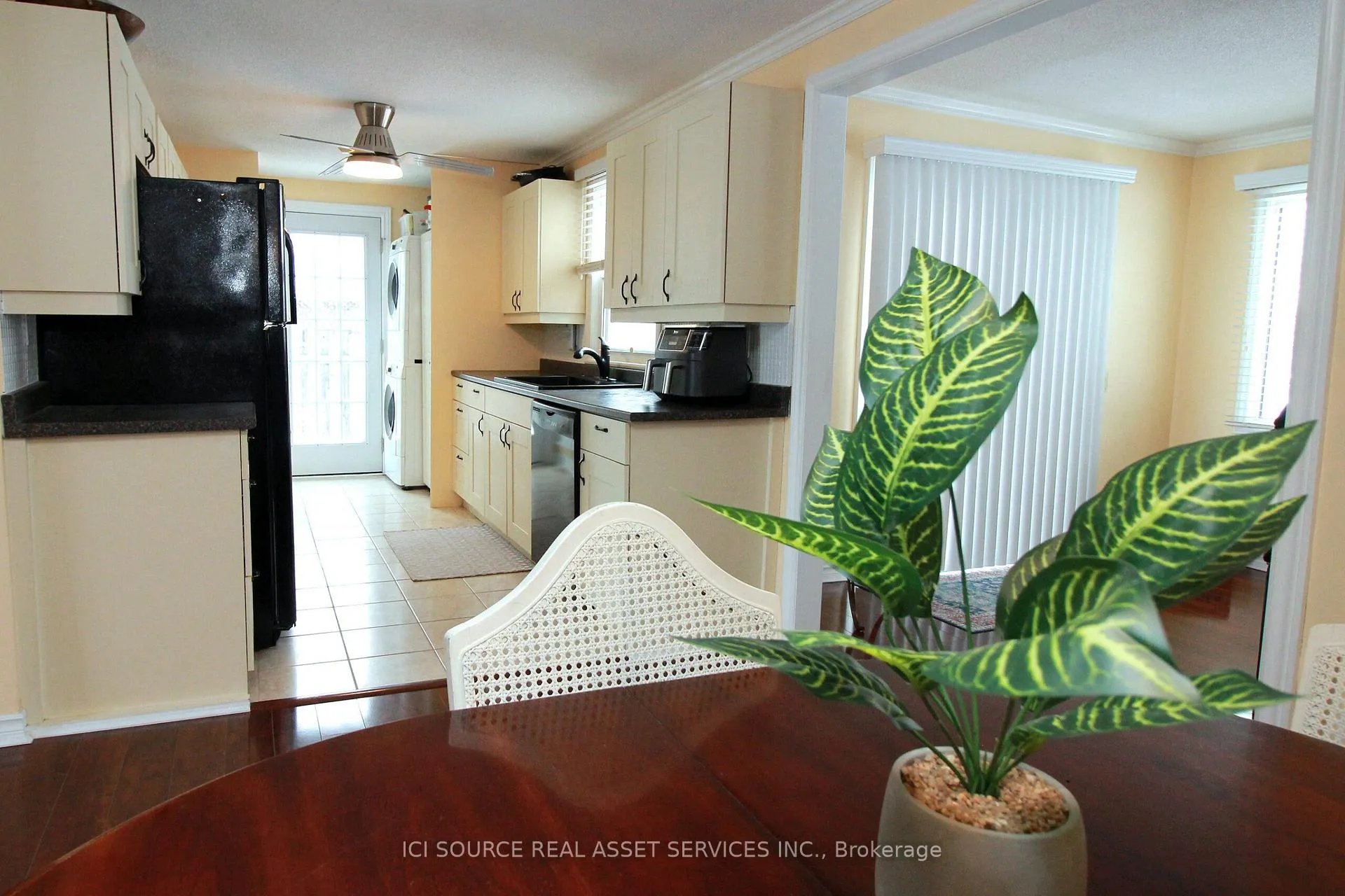 Photo 8 of 15 Driftwood Lane, Clarington, Bowmanville — HOMEH